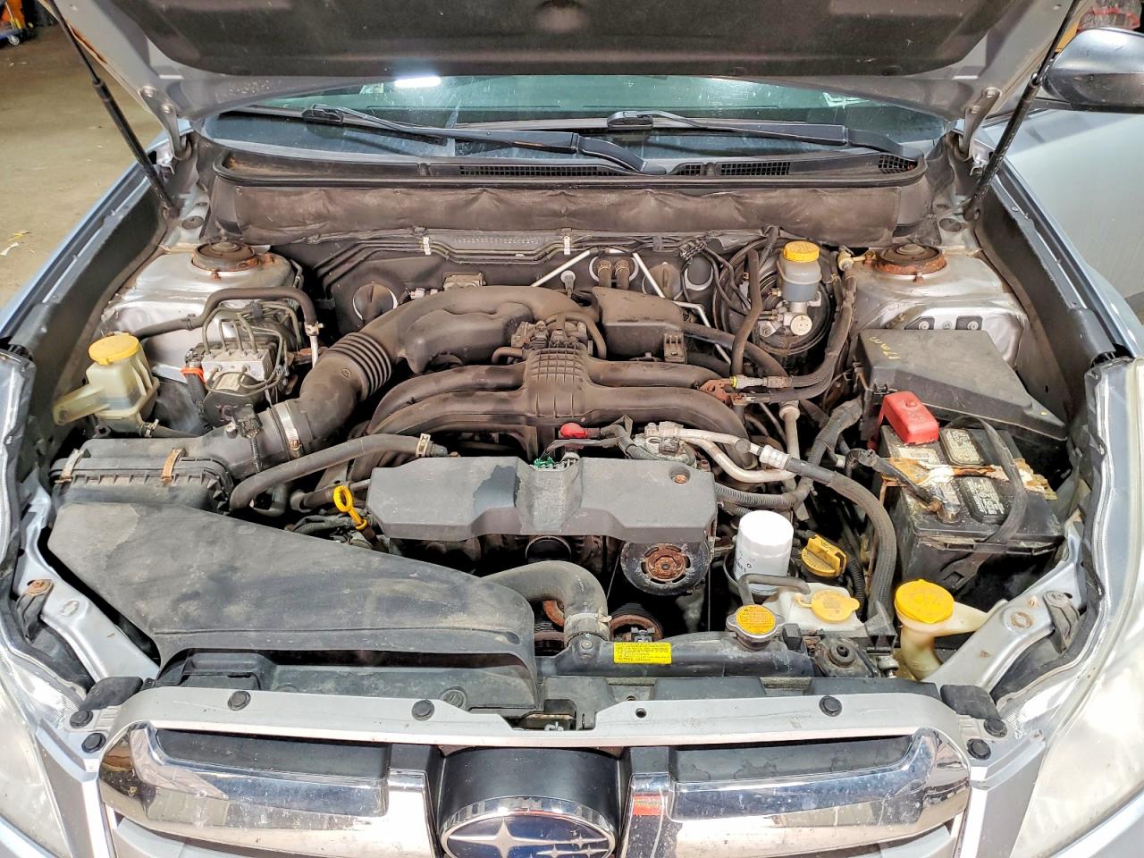 2014 Subaru Outback 2.5i Silver vin: 4S4BRBAC5E3261824