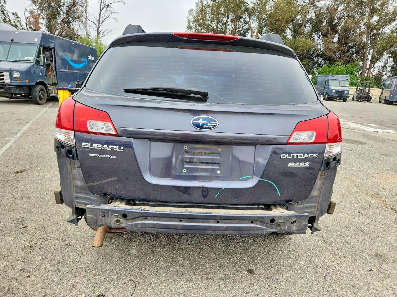 2011 Subaru Outback 2.5i Gray vin: 4S4BRBAC6B3388898