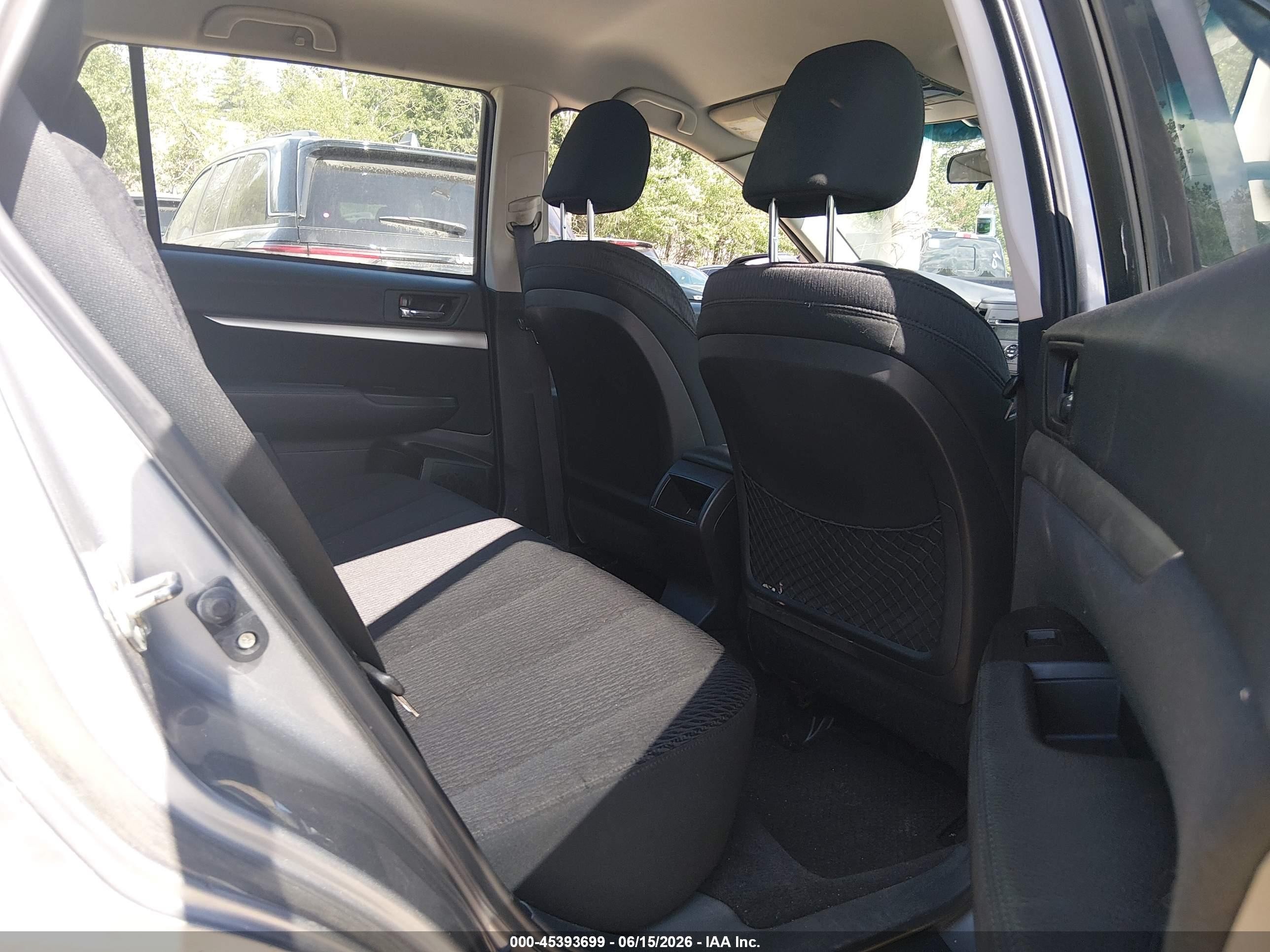 2011 Subaru Outback 2.5i Silver vin: 4S4BRBAC6B3402458