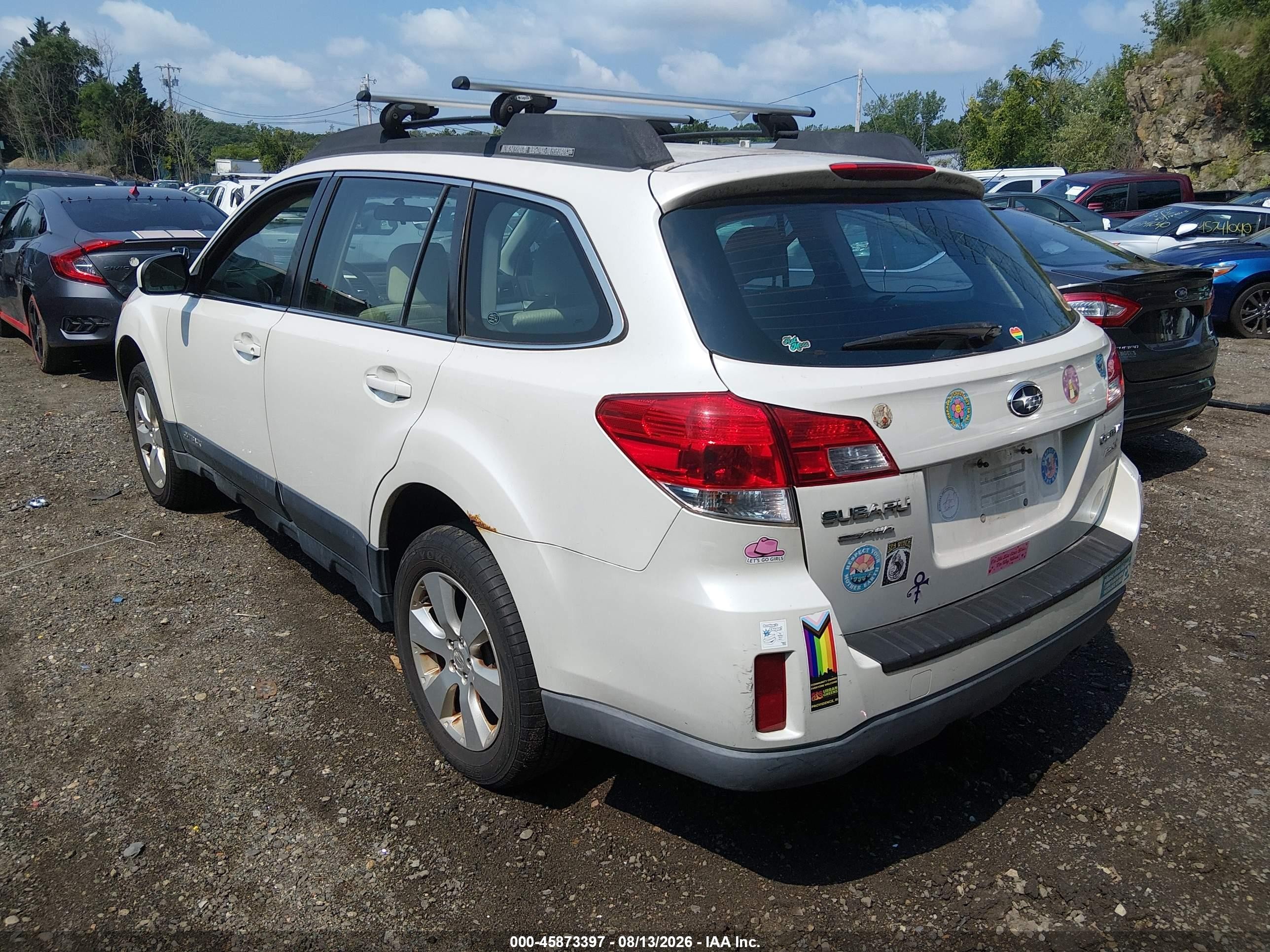 2012 Subaru Outback 2.5i White vin: 4S4BRBAC6C3225993