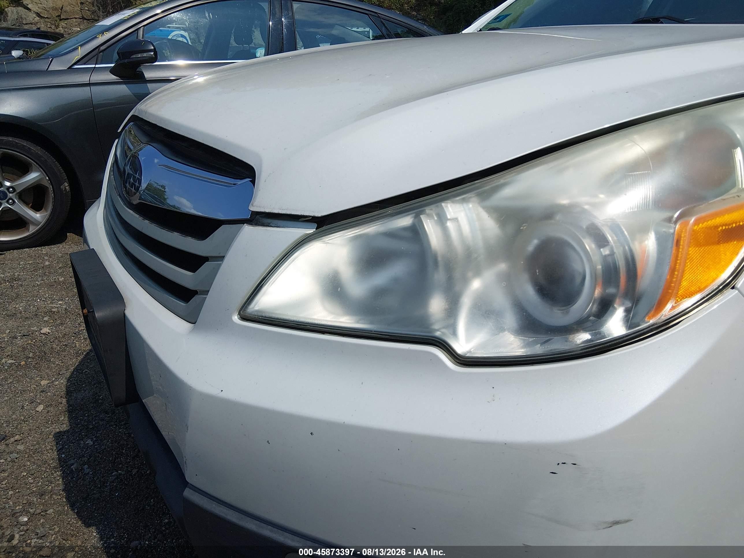 2012 Subaru Outback 2.5i White vin: 4S4BRBAC6C3225993