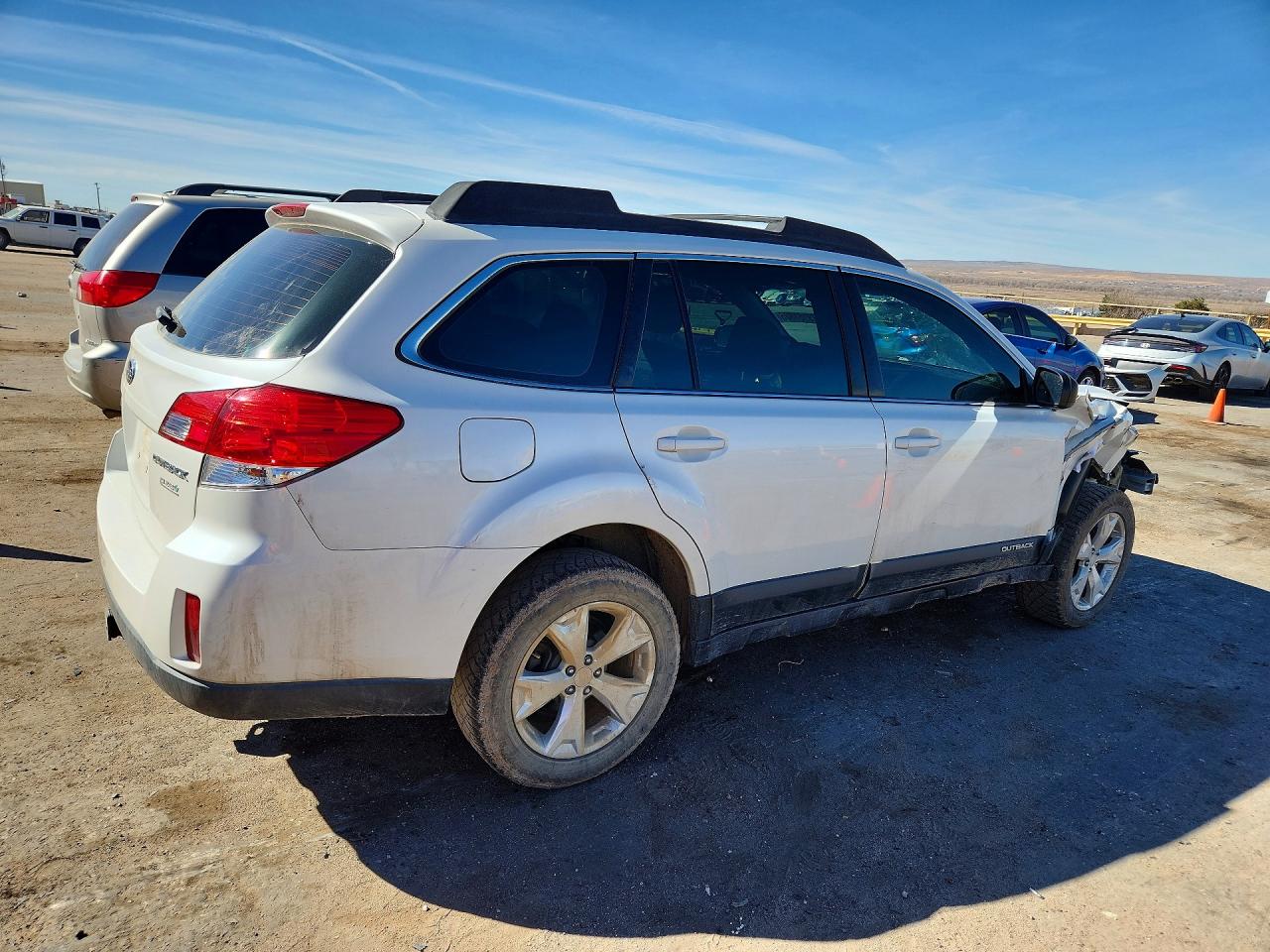 2014 Subaru Outback 2.5i White vin: 4S4BRBAC6E3278891