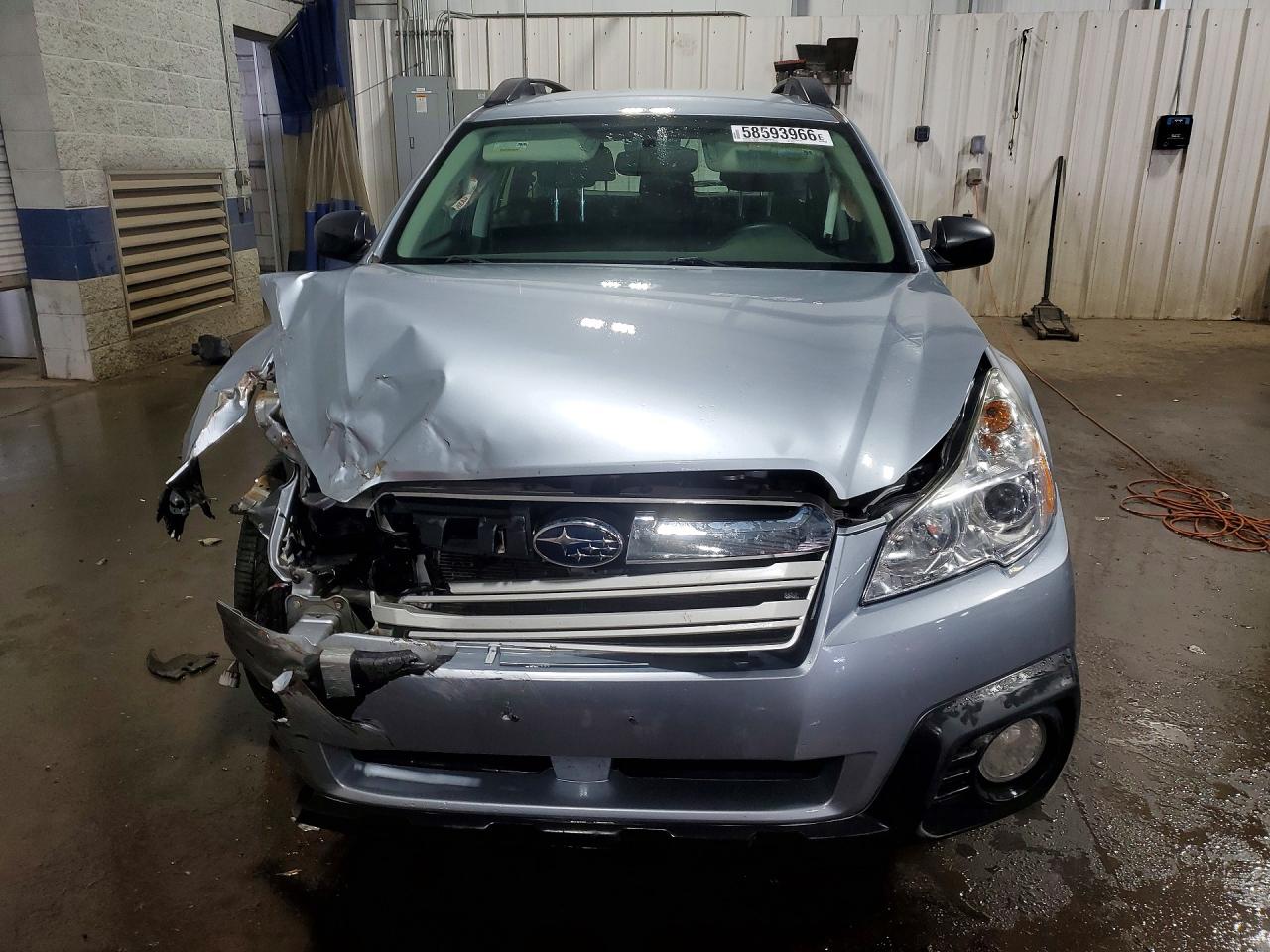 2014 Subaru Outback 2.5i Silver vin: 4S4BRBAC6E3324851