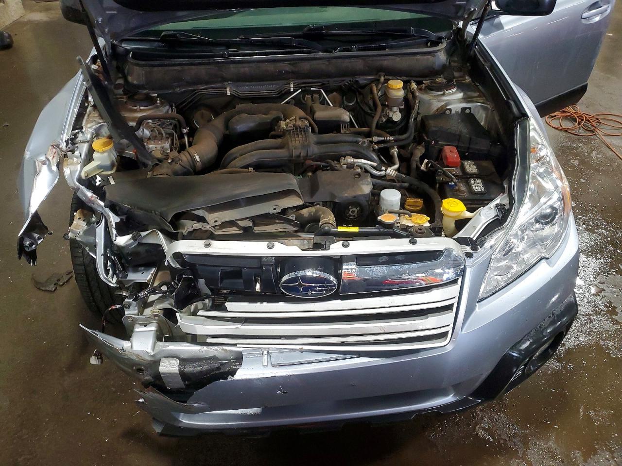 2014 Subaru Outback 2.5i Silver vin: 4S4BRBAC6E3324851
