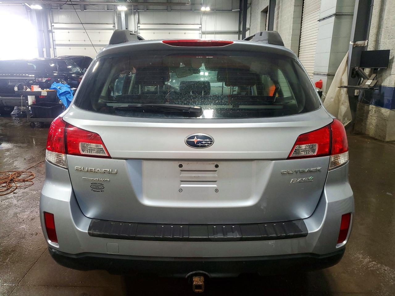 2014 Subaru Outback 2.5i Silver vin: 4S4BRBAC6E3324851