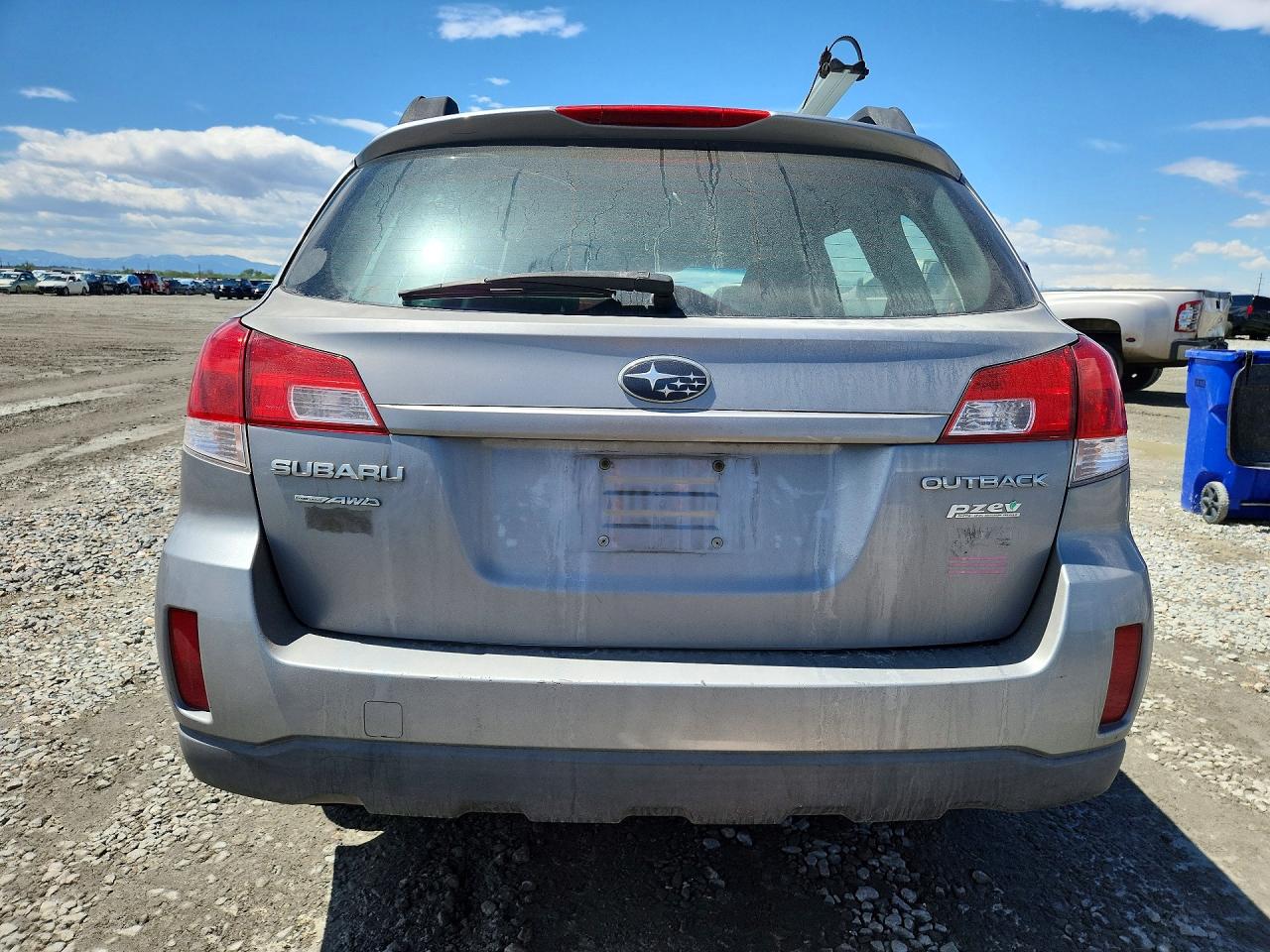 2011 Subaru Outback Silver vin: 4S4BRBAC7B3404221