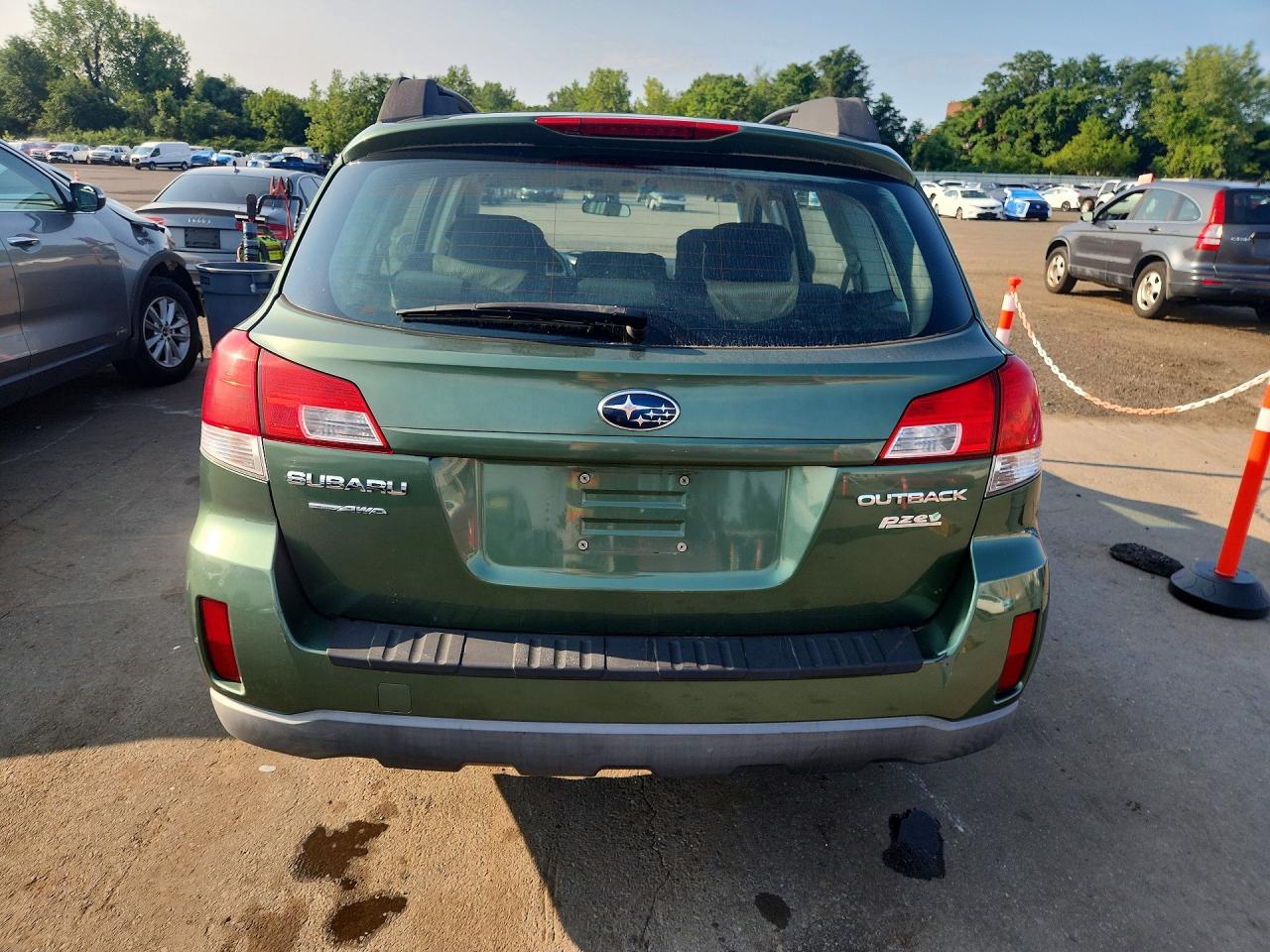 2011 Subaru Outback 2.5i Зеленый vin: 4S4BRBAC7B3433802
