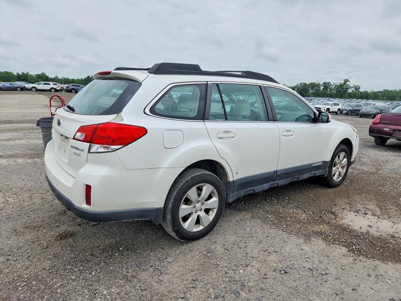 2012 Subaru Outback 2.5i White vin: 4S4BRBAC7C3296992
