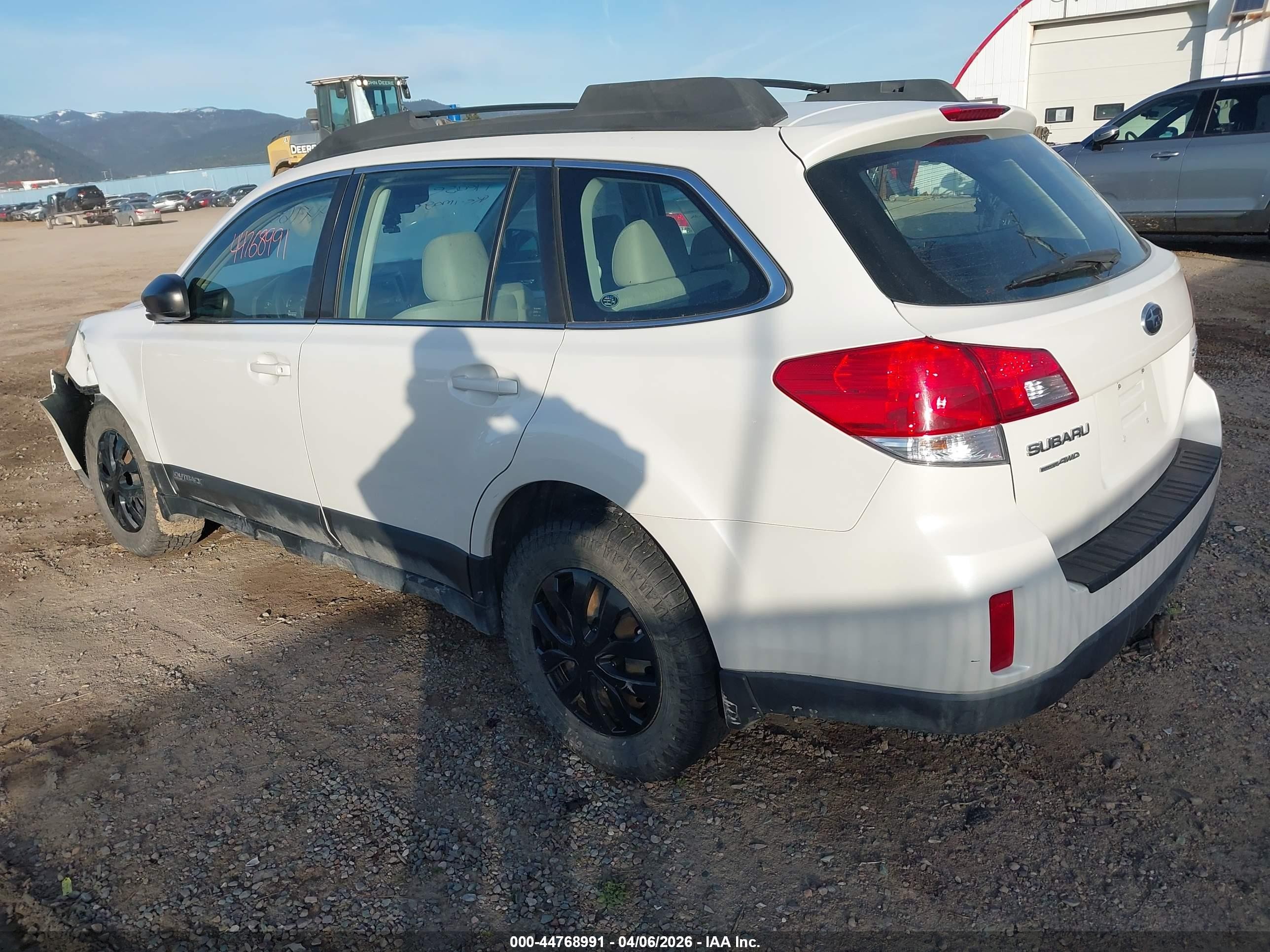 2013 Subaru Outback 2.5i White vin: 4S4BRBAC7D3215779