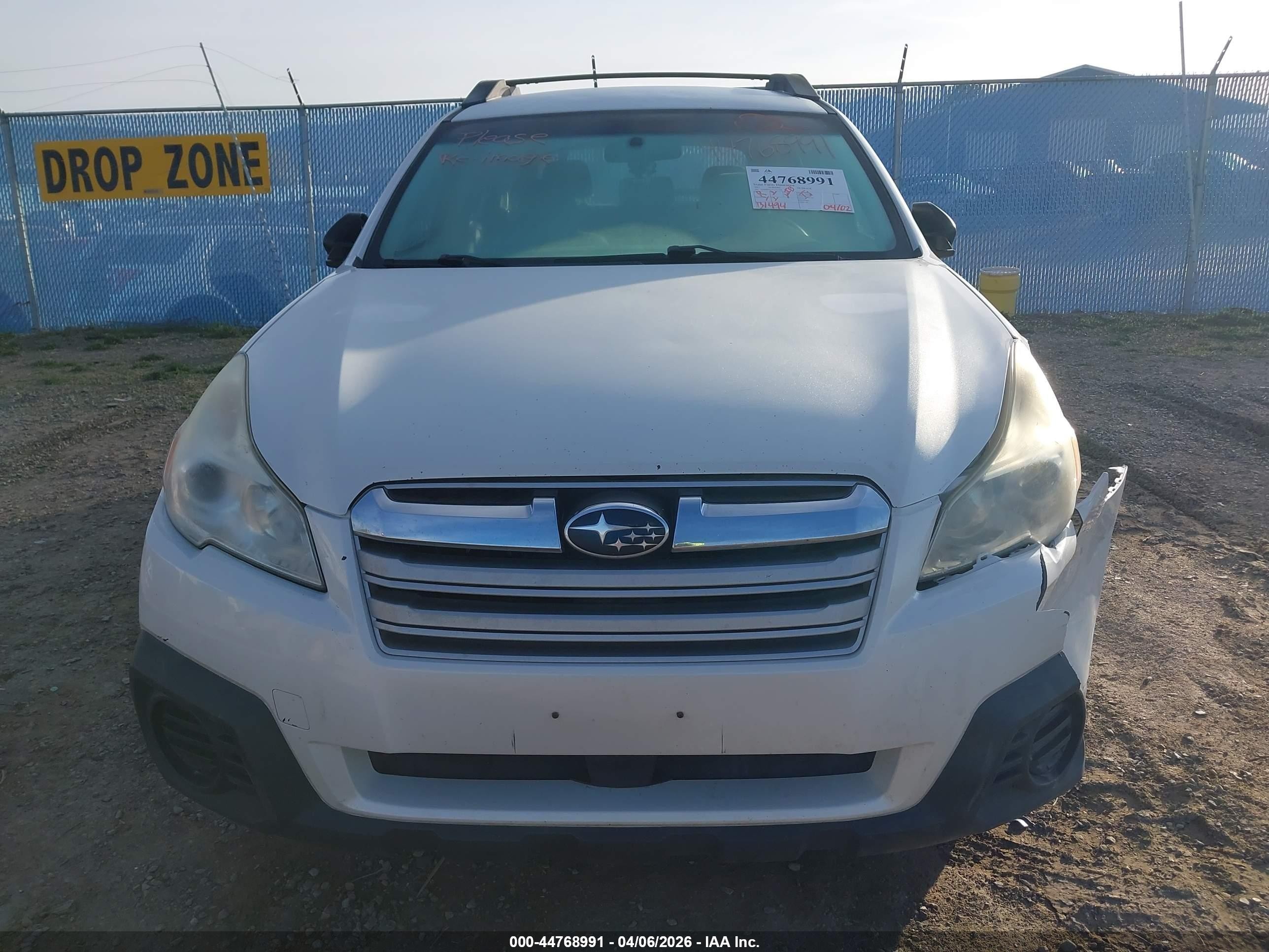 2013 Subaru Outback 2.5i White vin: 4S4BRBAC7D3215779