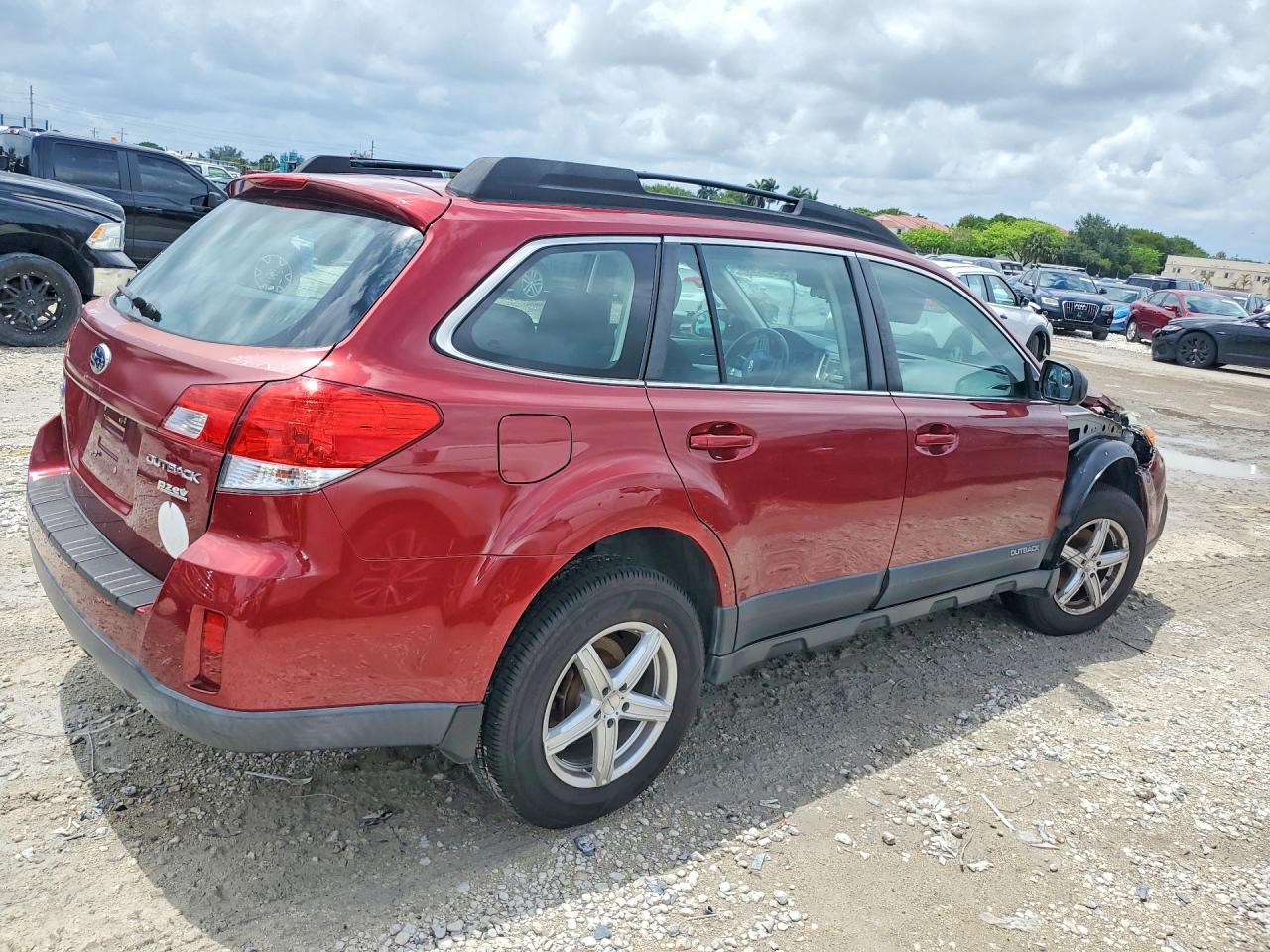 2013 Subaru Outback 2.5i Red vin: 4S4BRBAC7D3273729