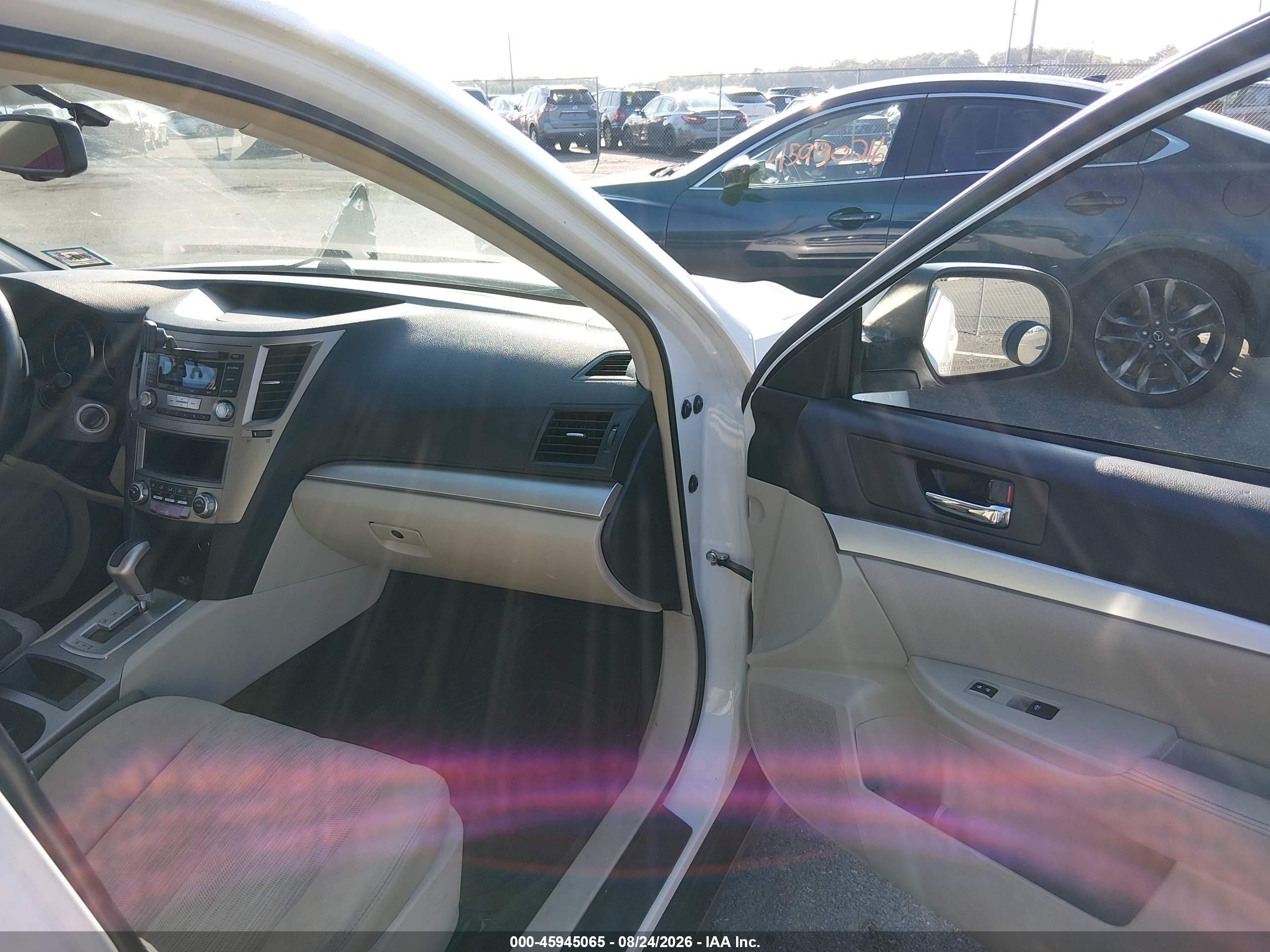 2013 Subaru Outback 2.5i White vin: 4S4BRBAC7D3296802