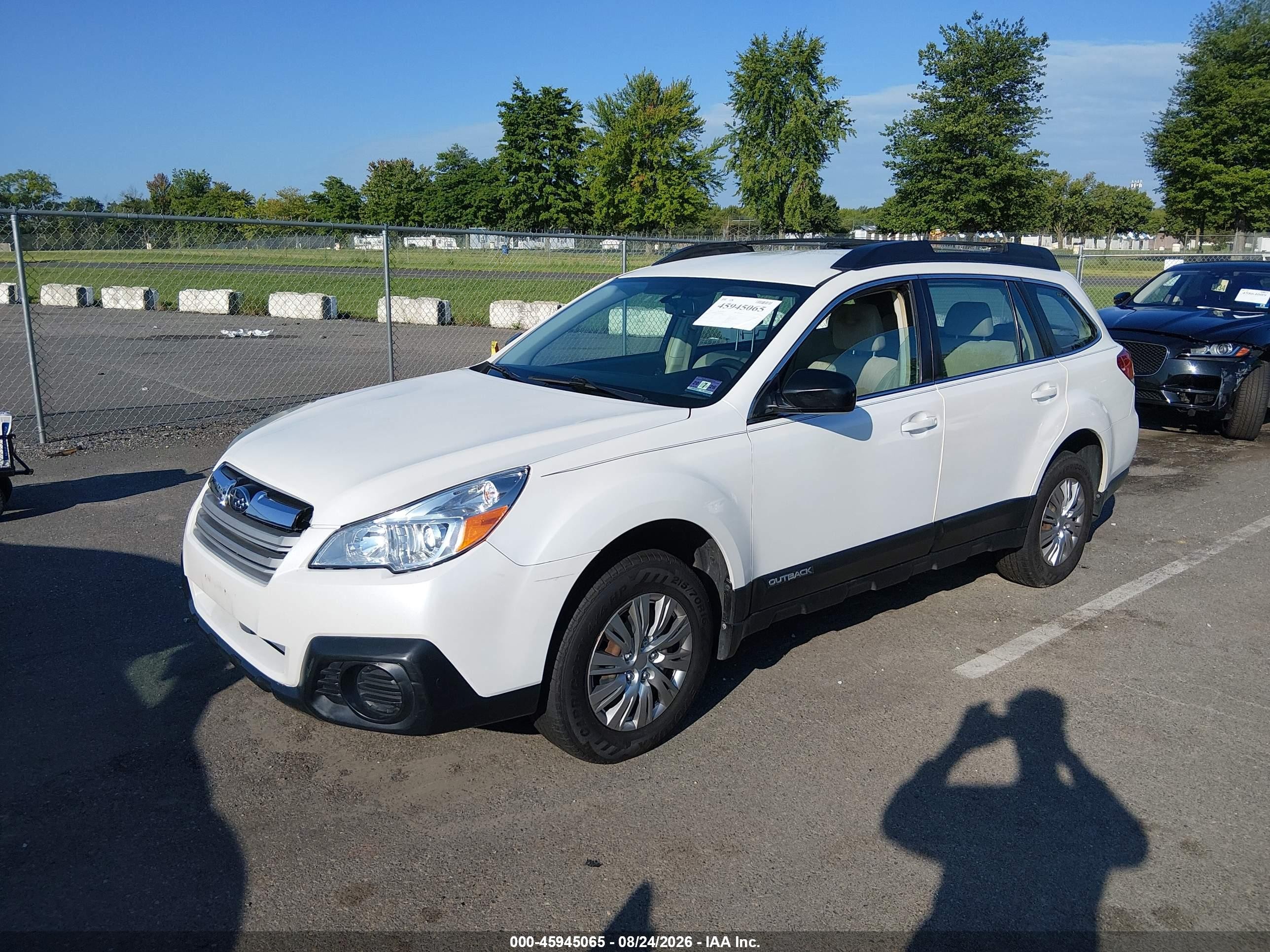 2013 Subaru Outback 2.5i White vin: 4S4BRBAC7D3296802
