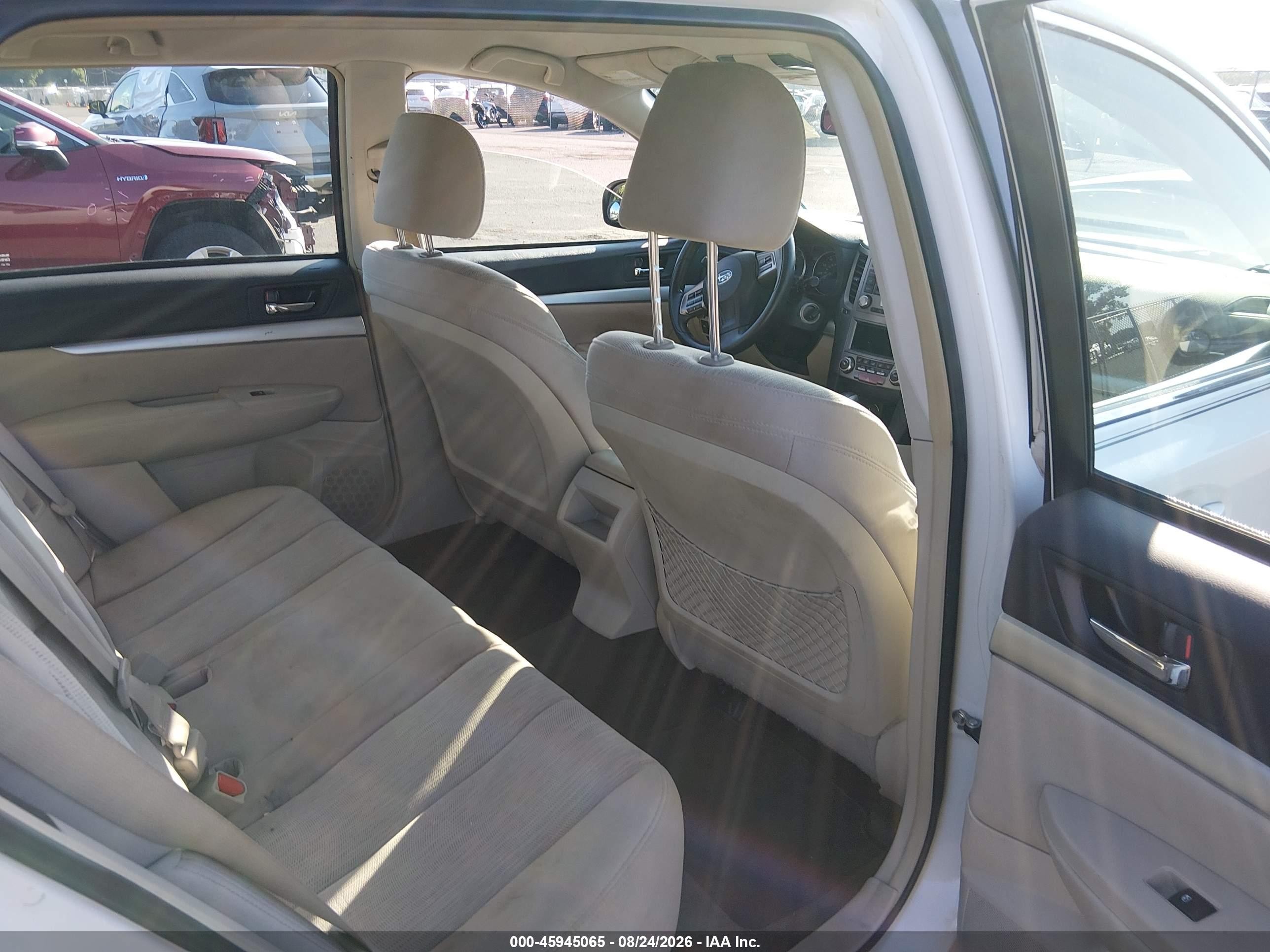 2013 Subaru Outback 2.5i White vin: 4S4BRBAC7D3296802