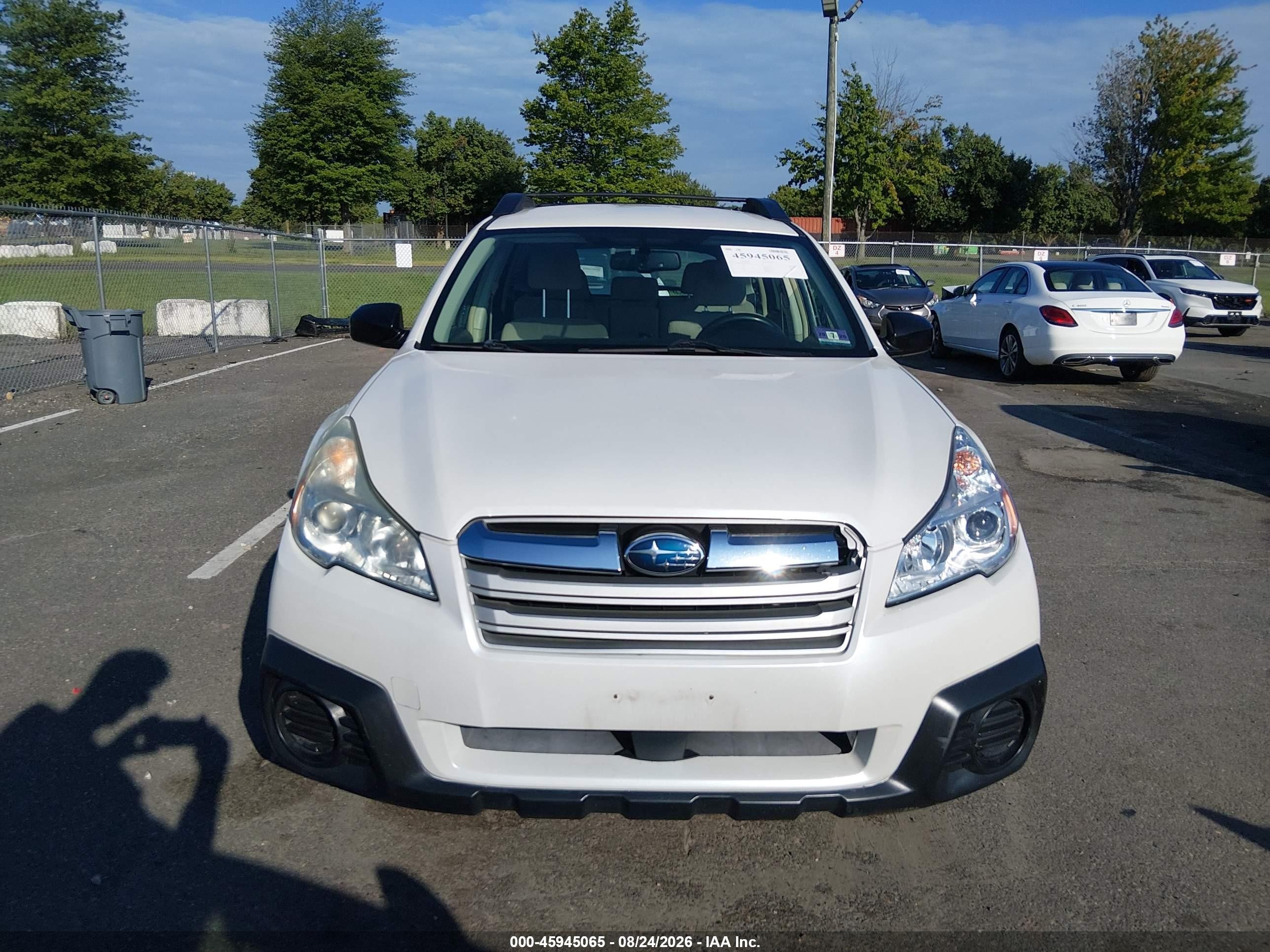 2013 Subaru Outback 2.5i White vin: 4S4BRBAC7D3296802