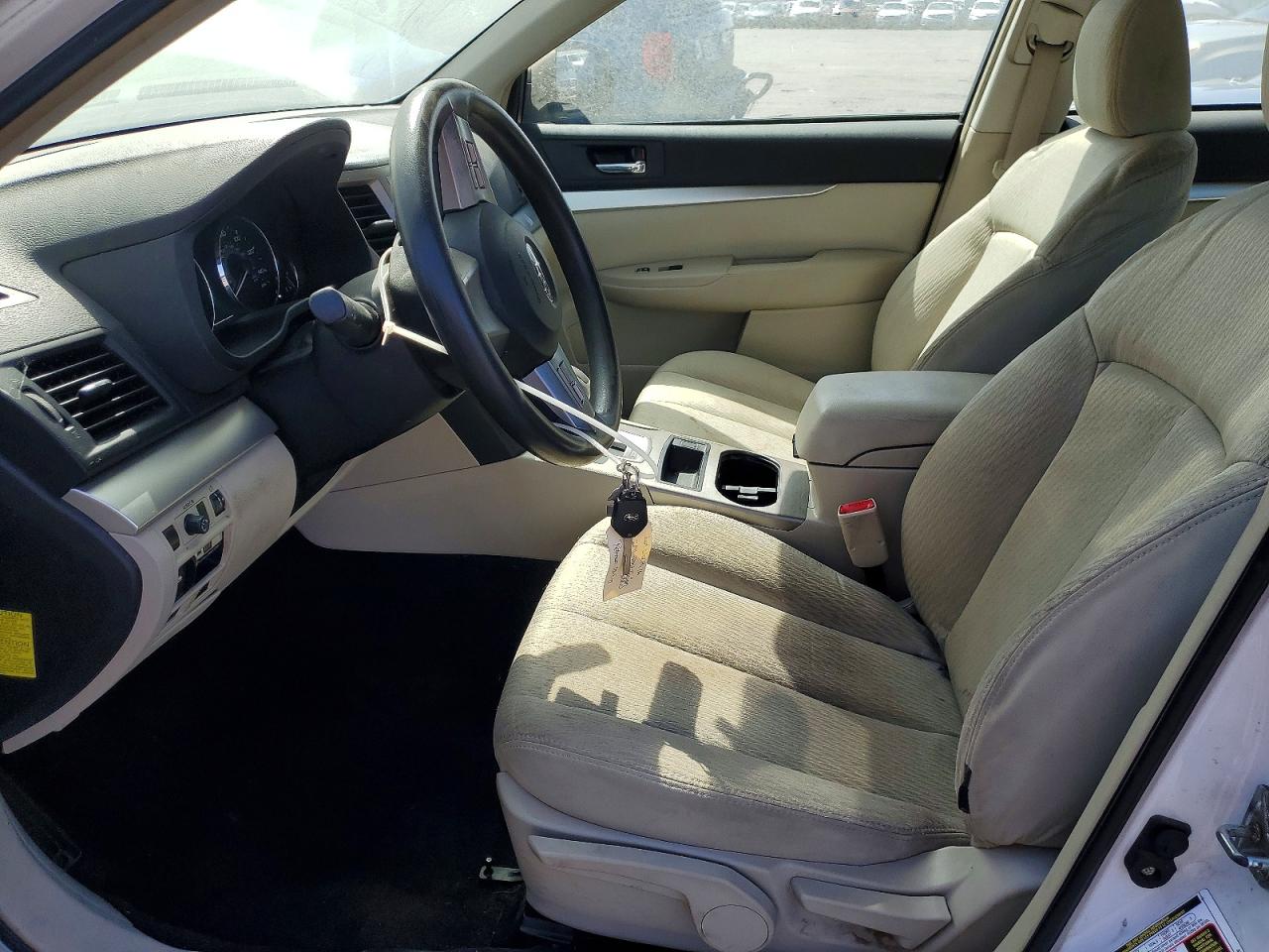 2010 Subaru Outback 2.5i White vin: 4S4BRBAC8A3369381