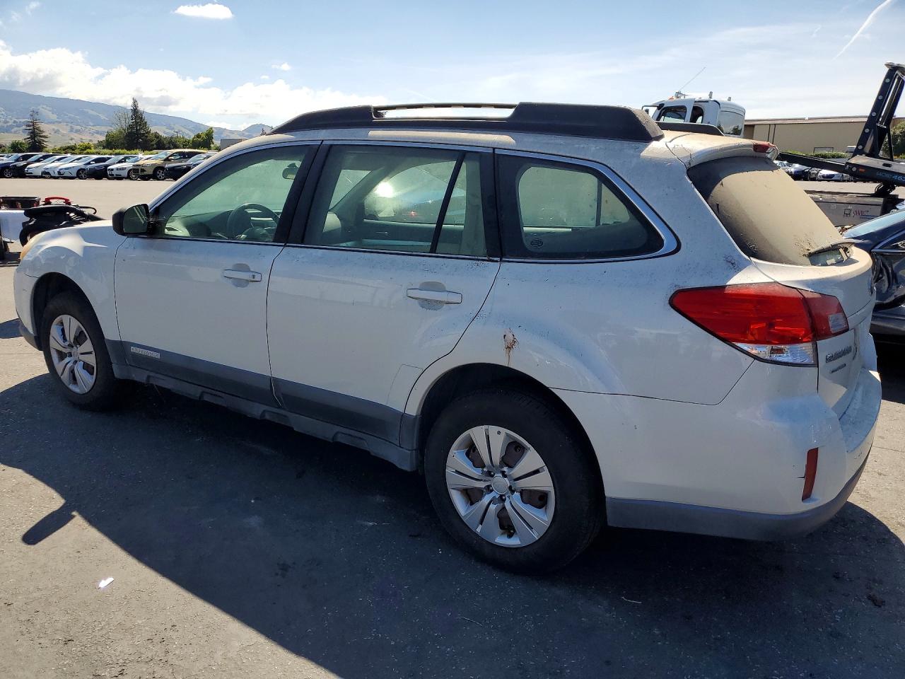 2010 Subaru Outback 2.5i White vin: 4S4BRBAC8A3369381