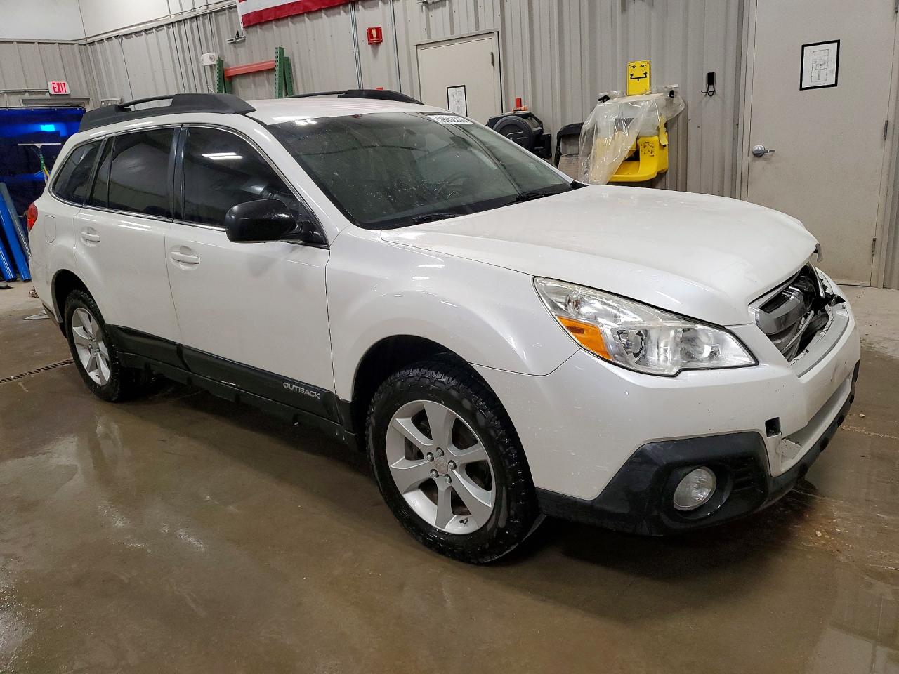 2014 Subaru Outback 2.5i White vin: 4S4BRBAC8E3241261