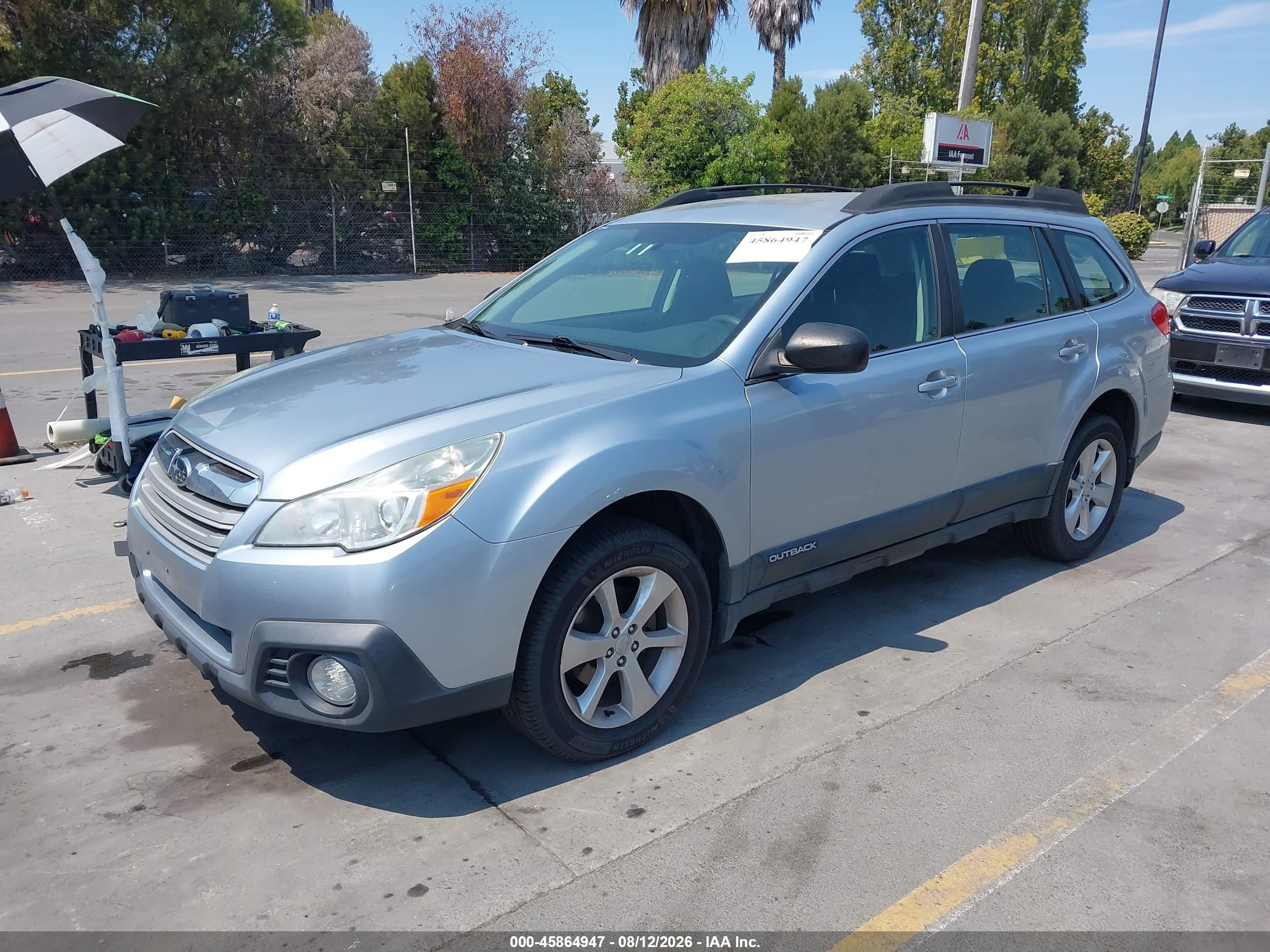2014 Subaru Outback 2.5i Silver vin: 4S4BRBAC8E3258187