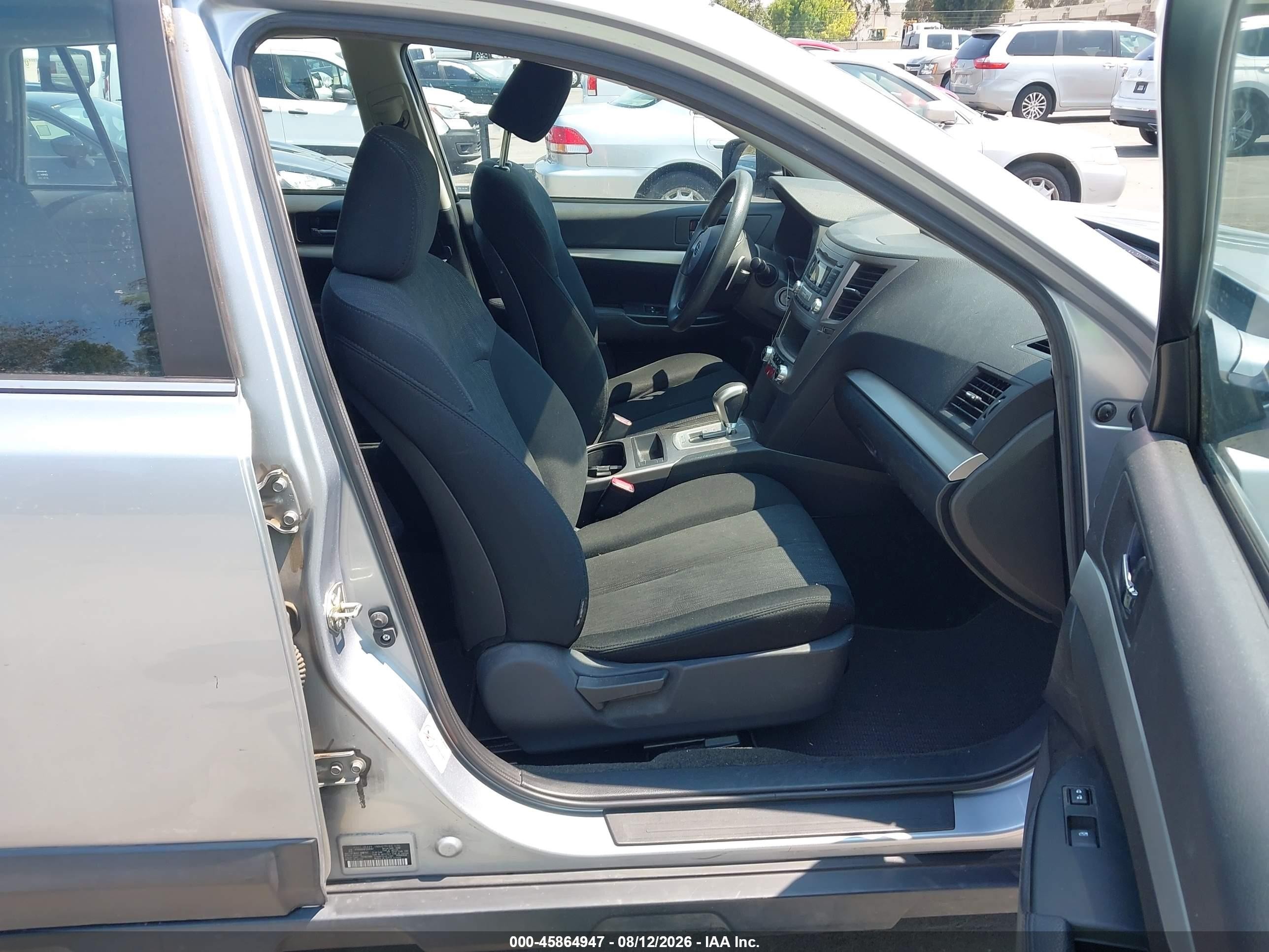 2014 Subaru Outback 2.5i Silver vin: 4S4BRBAC8E3258187