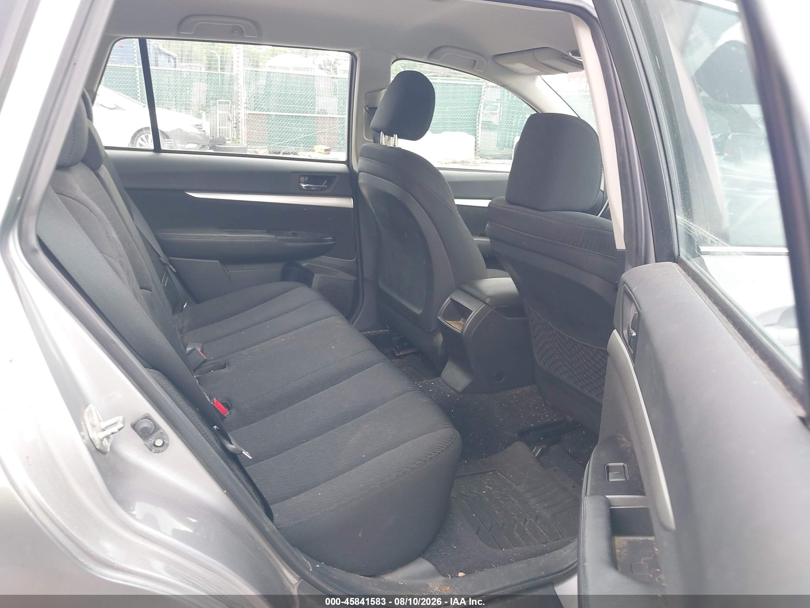 2010 Subaru Outback 2.5i Серебряный vin: 4S4BRBAC9A3316866