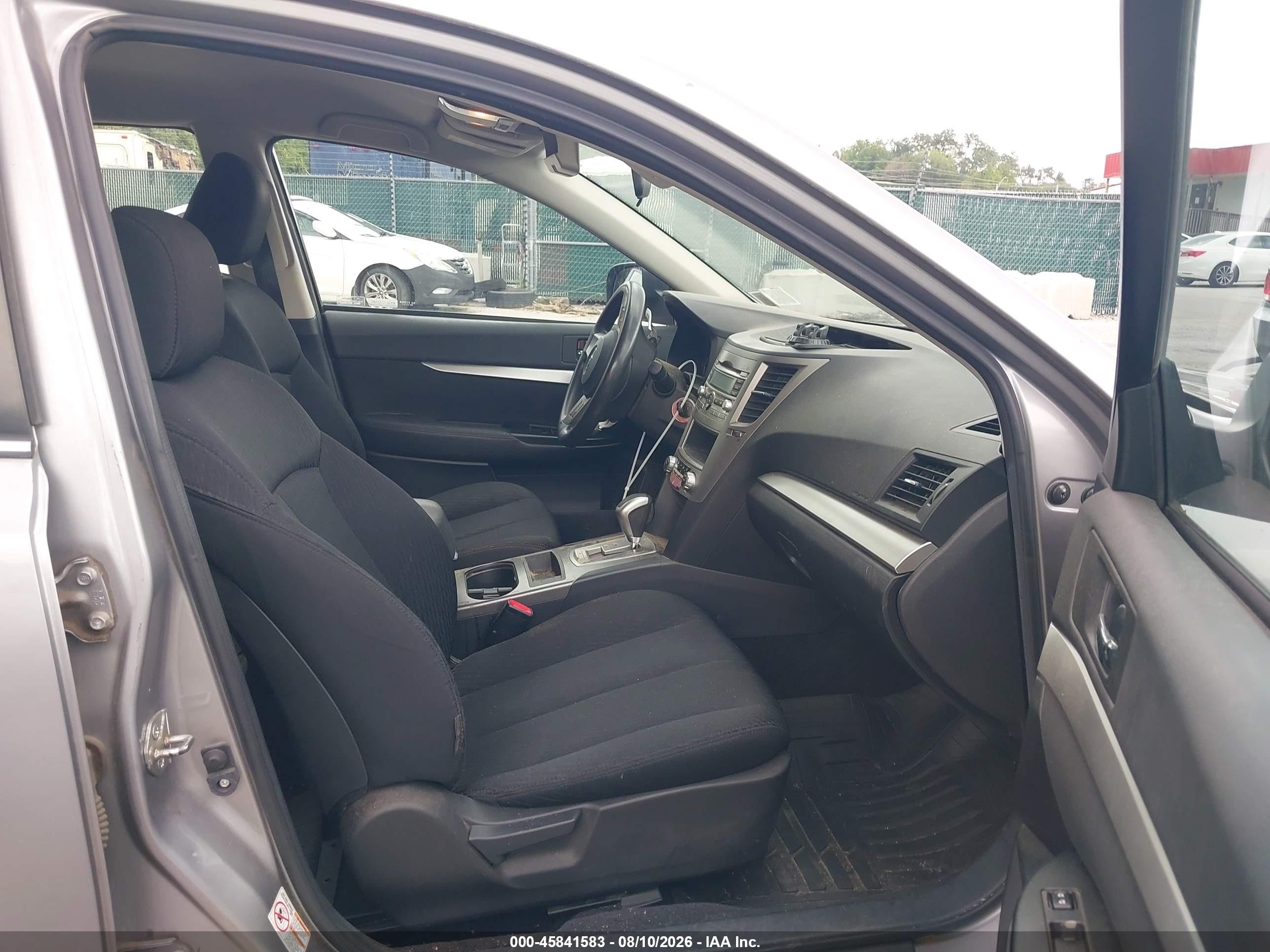 2010 Subaru Outback 2.5i Серебряный vin: 4S4BRBAC9A3316866