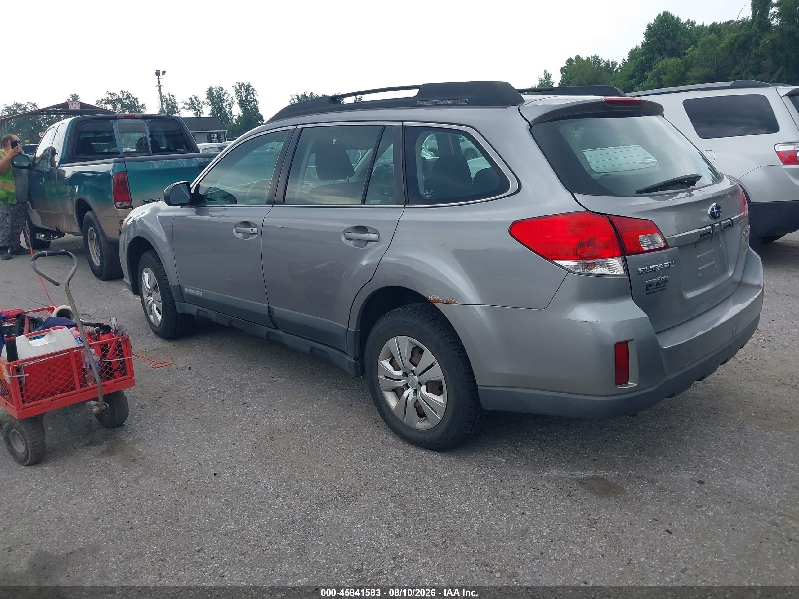 2010 Subaru Outback 2.5i Серебряный vin: 4S4BRBAC9A3316866
