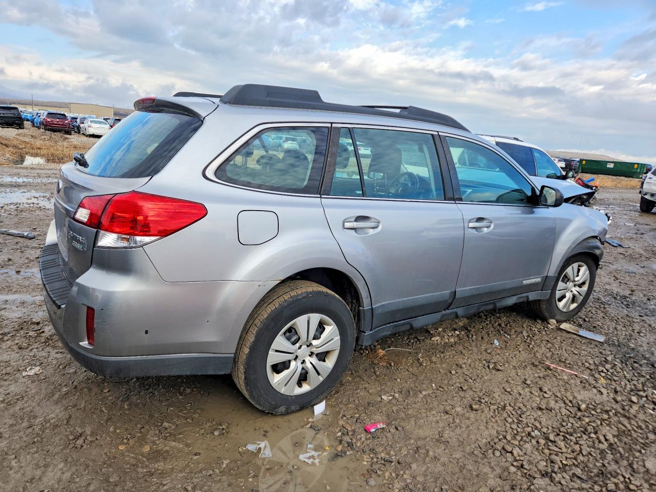 2010 Subaru Outback 2.5i Silver vin: 4S4BRBAC9A3368756
