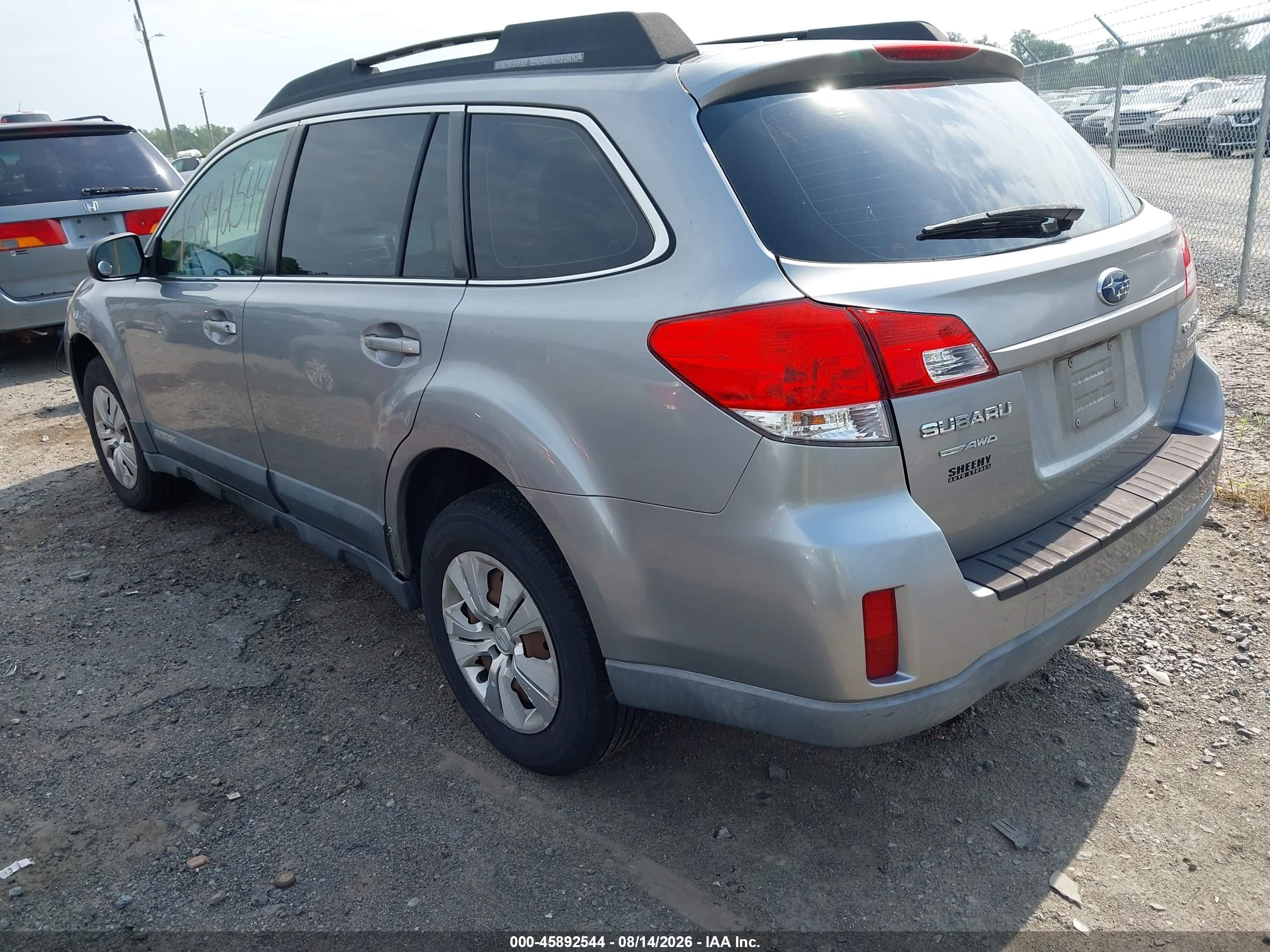 2011 Subaru Outback 2.5i Silver vin: 4S4BRBAC9B3400719