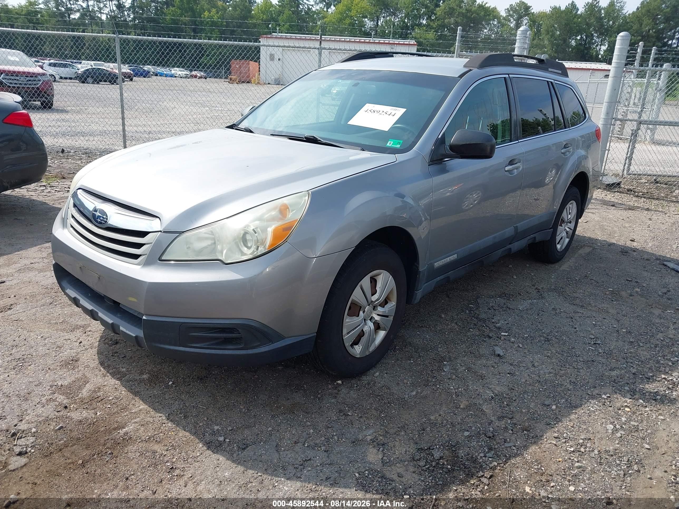 2011 Subaru Outback 2.5i Silver vin: 4S4BRBAC9B3400719