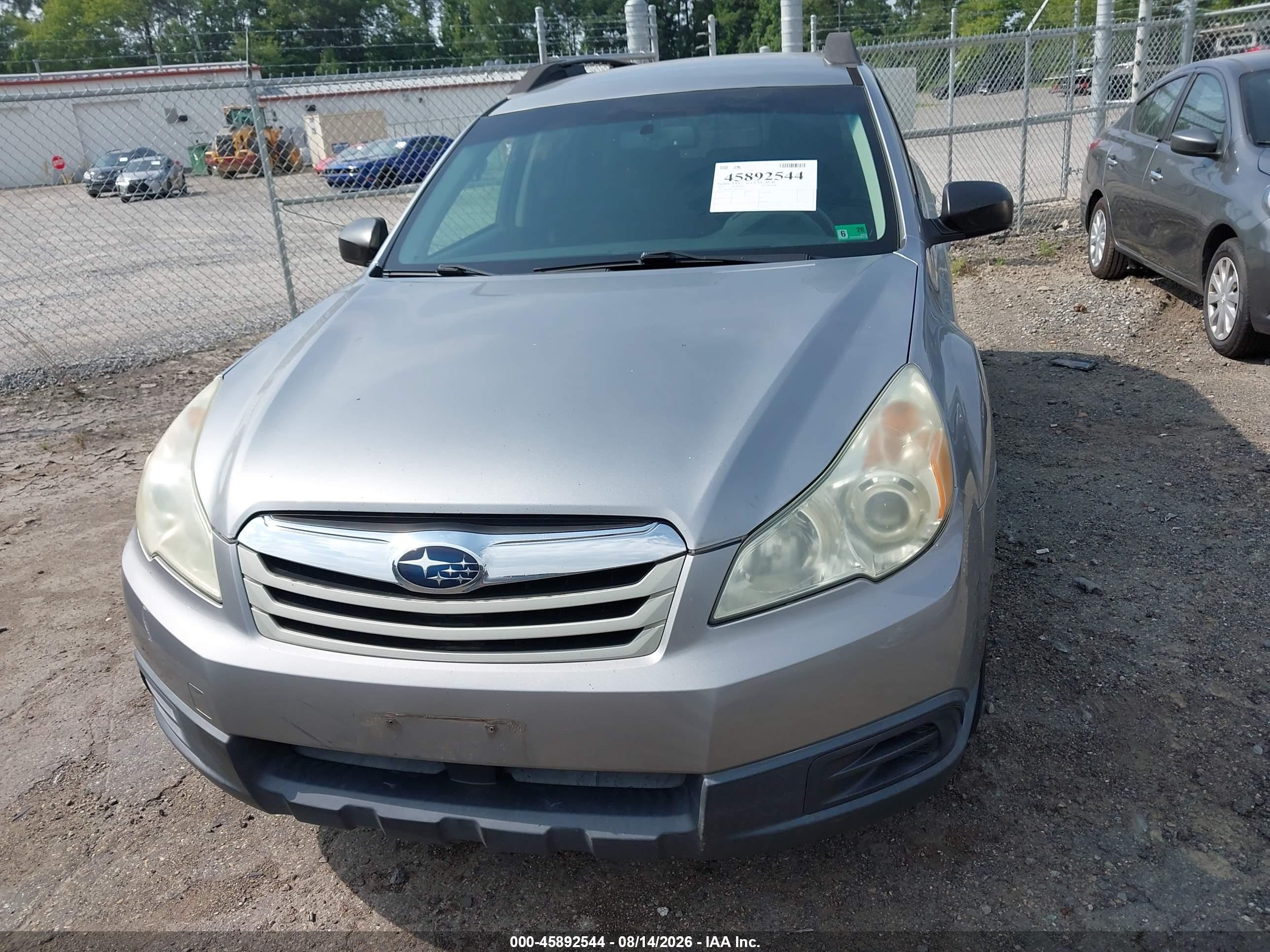 2011 Subaru Outback 2.5i Silver vin: 4S4BRBAC9B3400719