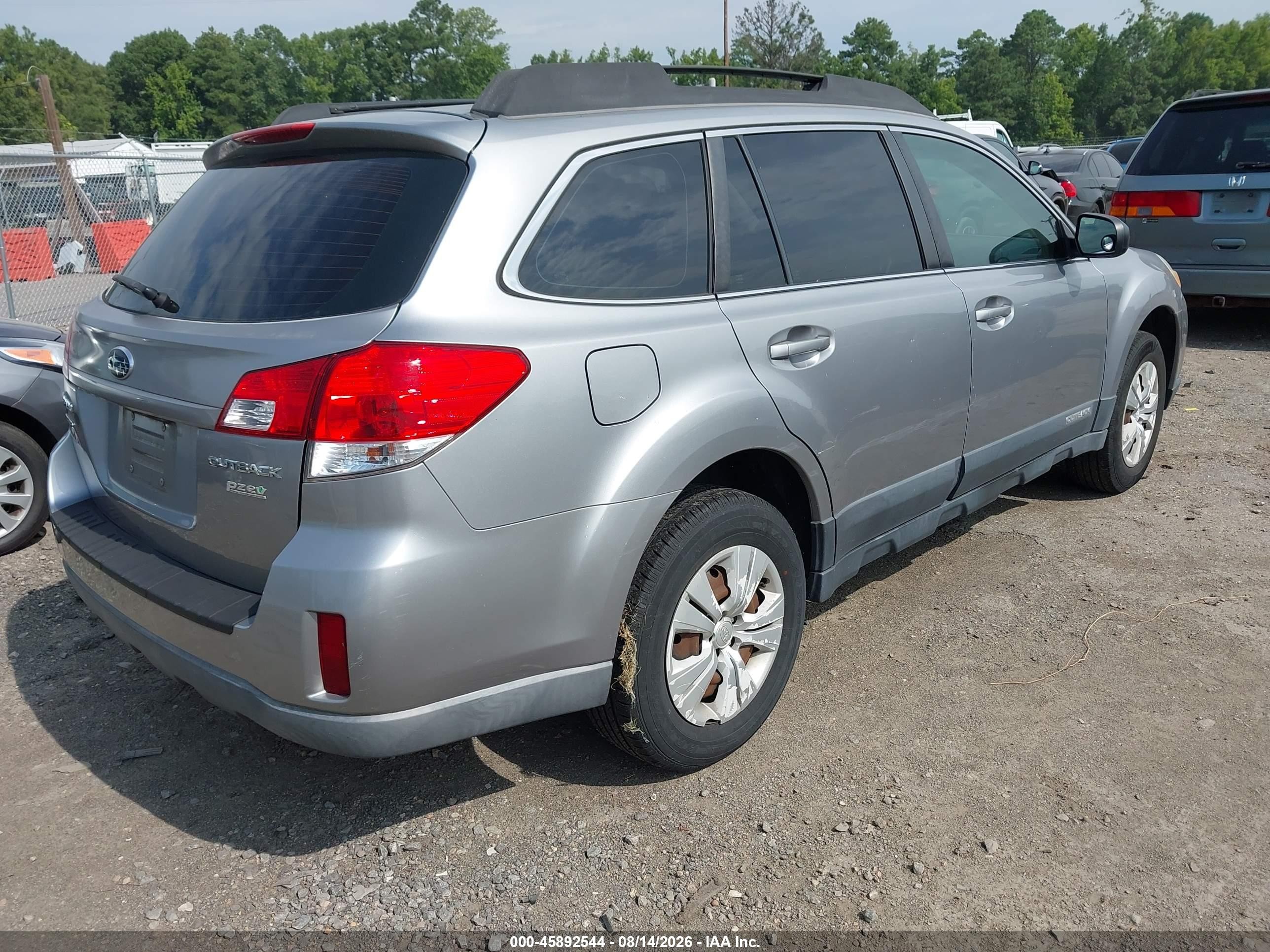 2011 Subaru Outback 2.5i Silver vin: 4S4BRBAC9B3400719