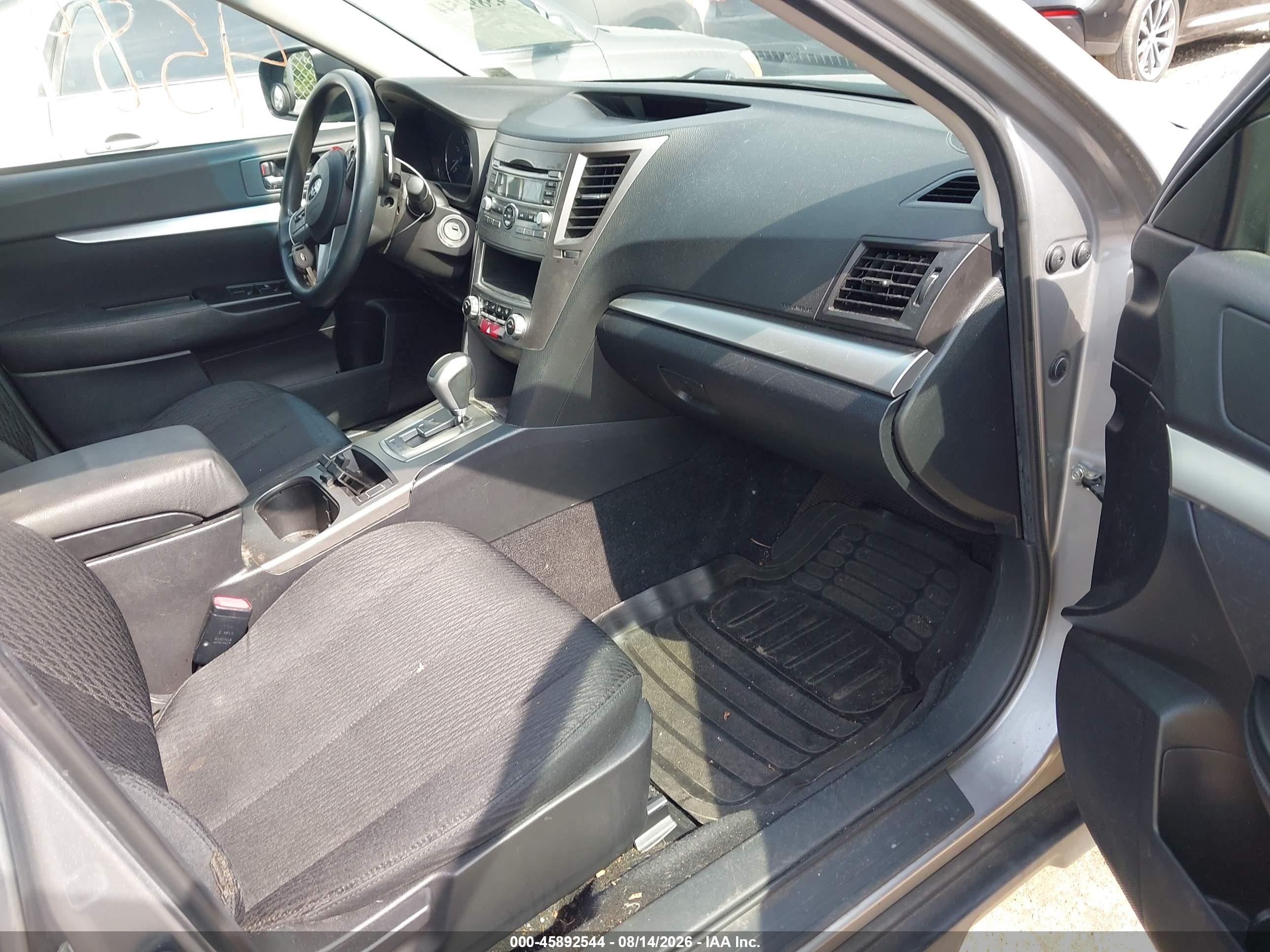 2011 Subaru Outback 2.5i Silver vin: 4S4BRBAC9B3400719