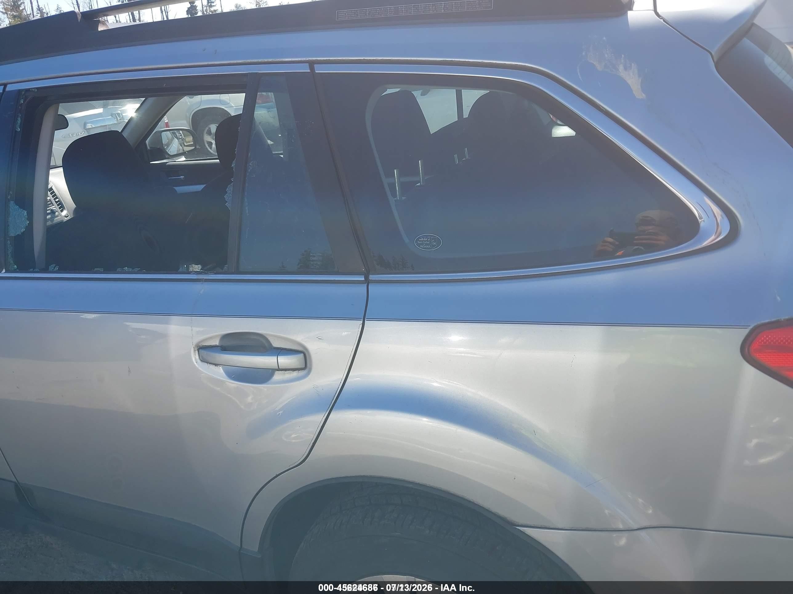 2012 Subaru Outback 2.5i Silver vin: 4S4BRBAC9C3284486
