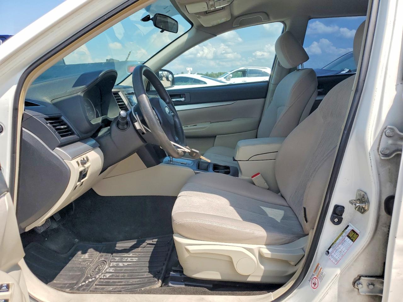 2014 Subaru Outback 2.5i Белый vin: 4S4BRBAC9E3254486