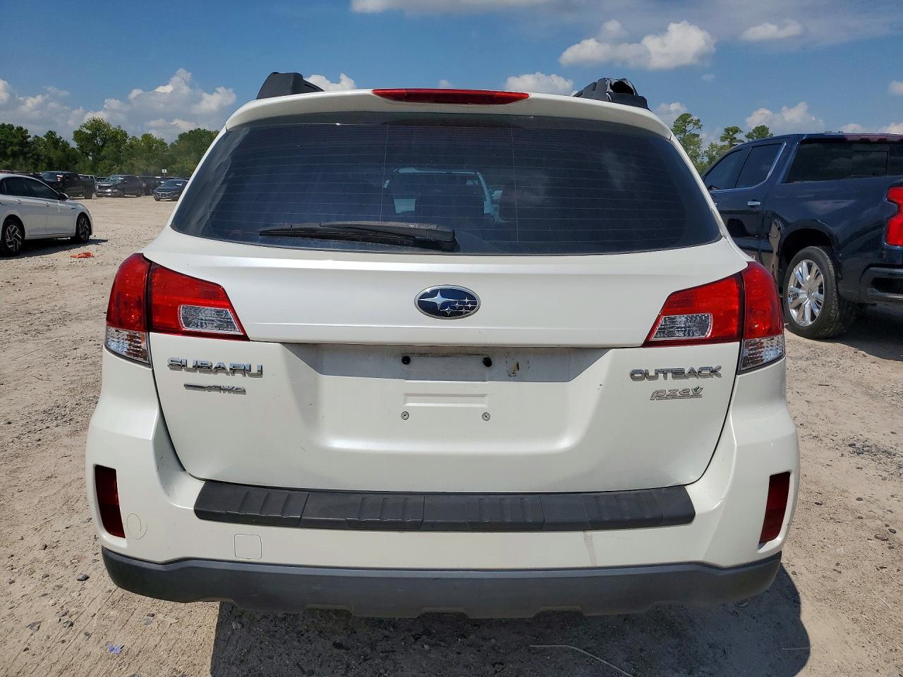 2014 Subaru Outback 2.5i Белый vin: 4S4BRBAC9E3254486
