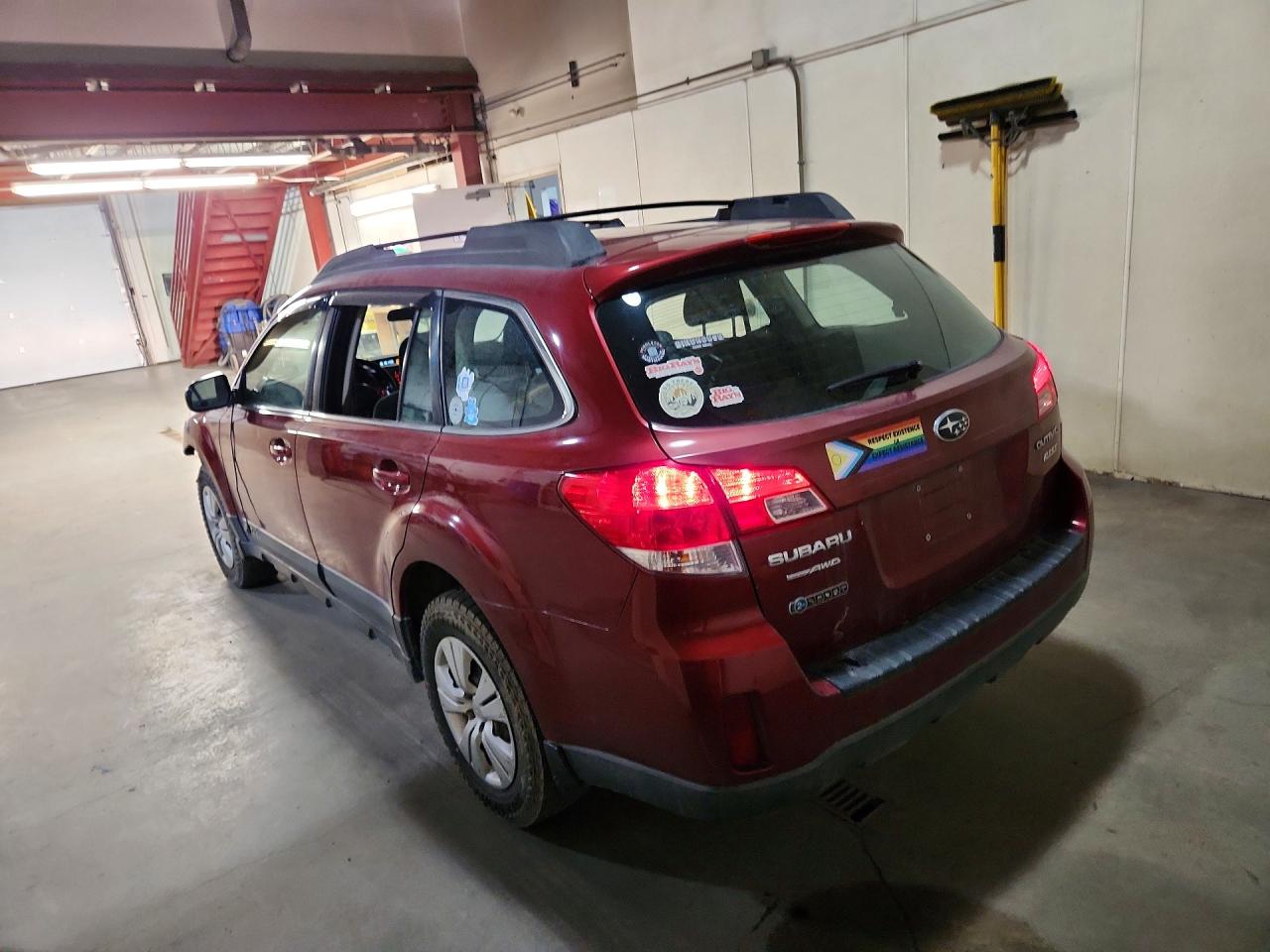 2013 Subaru Outback 2.5i Burgundy vin: 4S4BRBACXD3257136