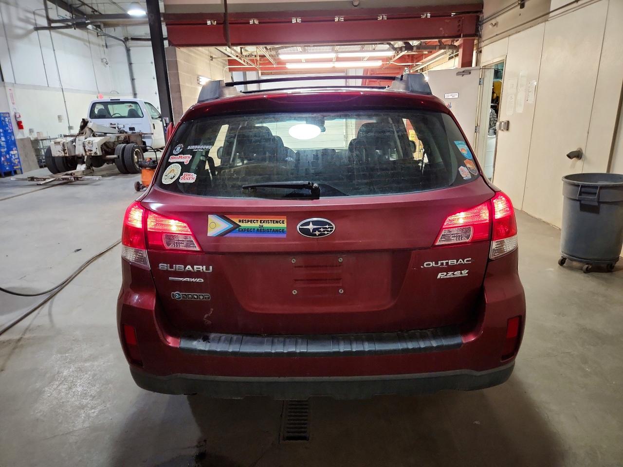 2013 Subaru Outback 2.5i Burgundy vin: 4S4BRBACXD3257136