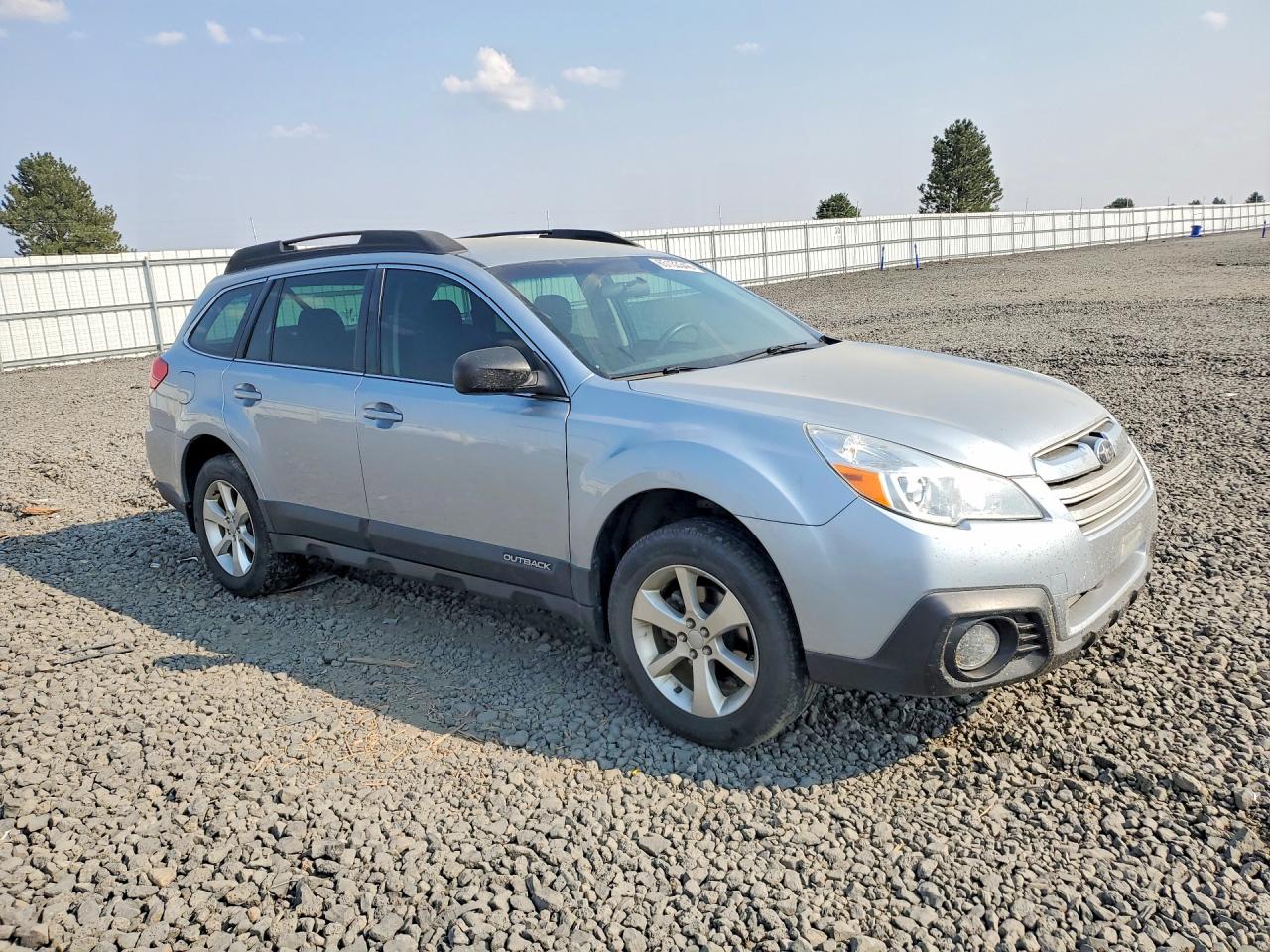2014 Subaru Outback 2.5i Silver vin: 4S4BRBACXE3262046