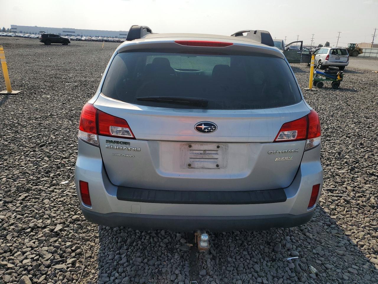 2014 Subaru Outback 2.5i Silver vin: 4S4BRBACXE3262046