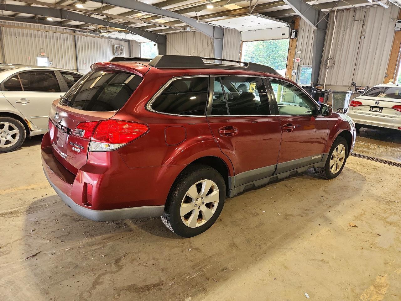2011 Subaru Outback 2.5i Premium Maroon vin: 4S4BRBBC3B3316281