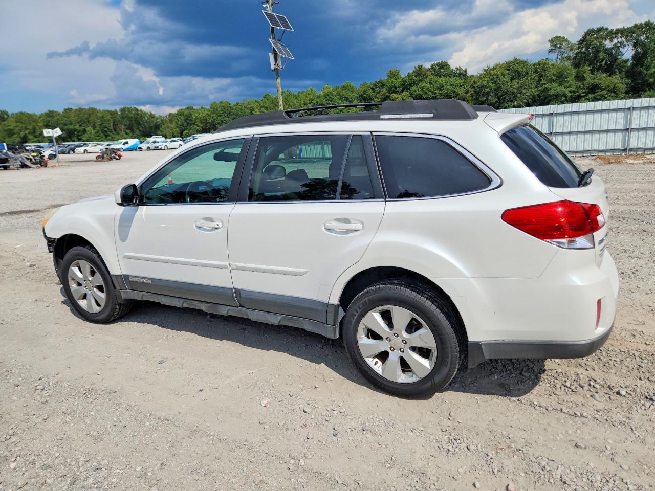 2011 Subaru Outback 2.5i Premium White vin: 4S4BRBBC3B3446903