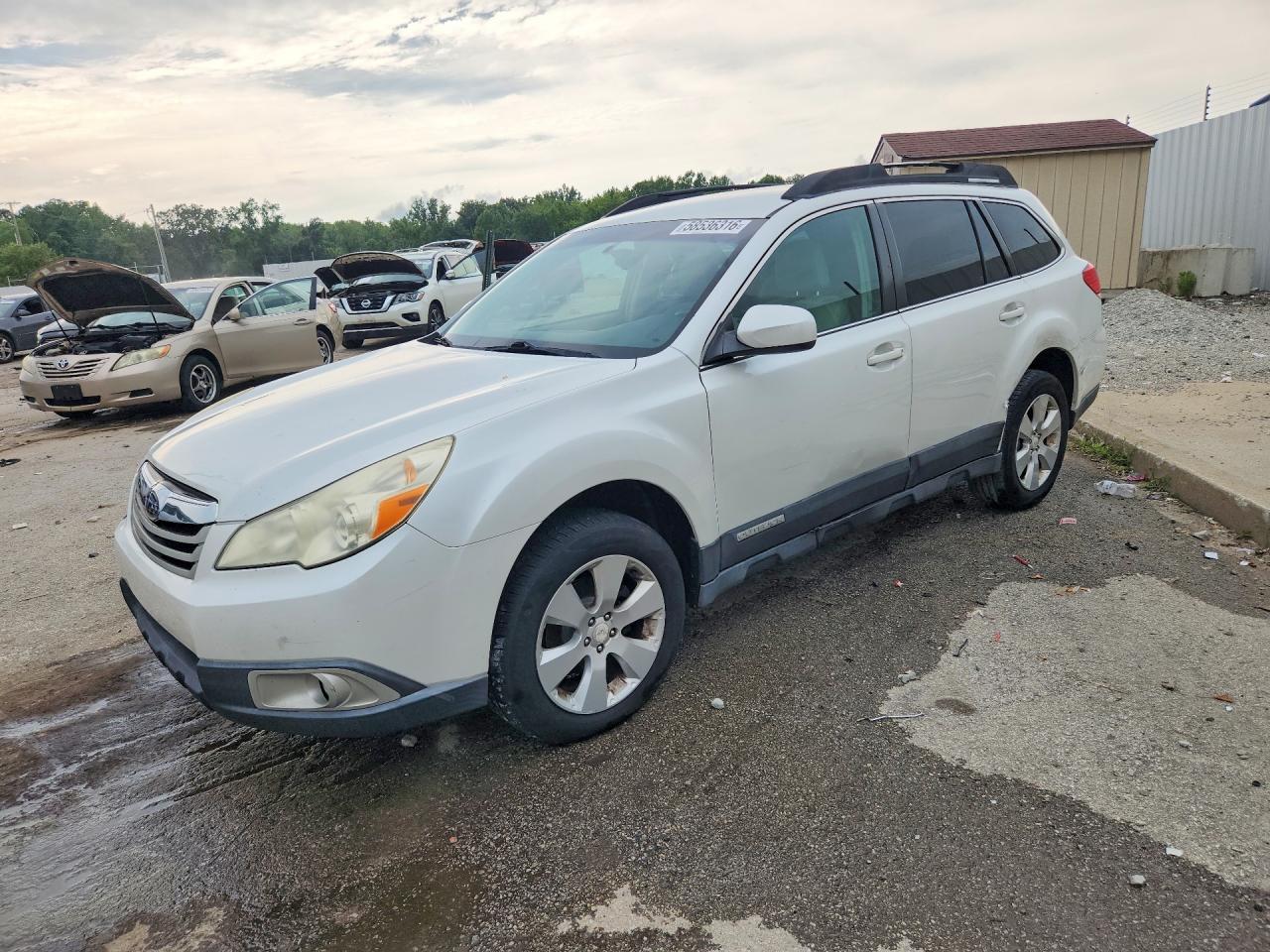 2010 Subaru Outback 2.5i Premium Белый vin: 4S4BRBBC4A3374818