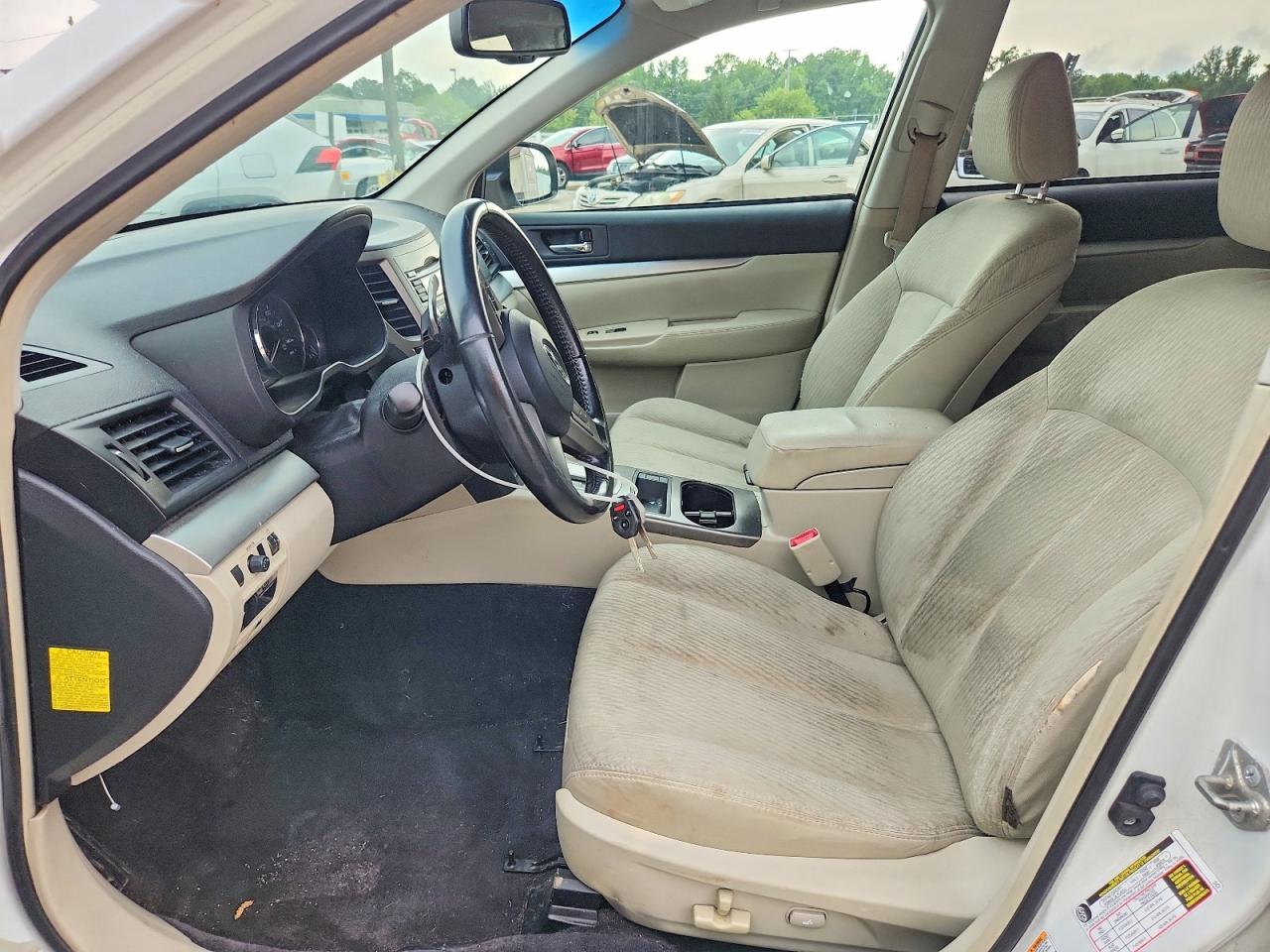 2010 Subaru Outback 2.5i Premium White vin: 4S4BRBBC4A3374818