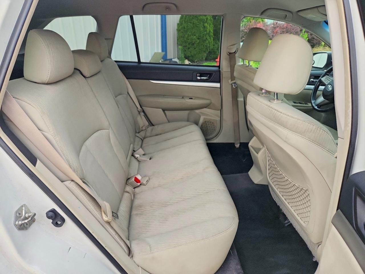 2010 Subaru Outback 2.5i Premium White vin: 4S4BRBBC4A3374818