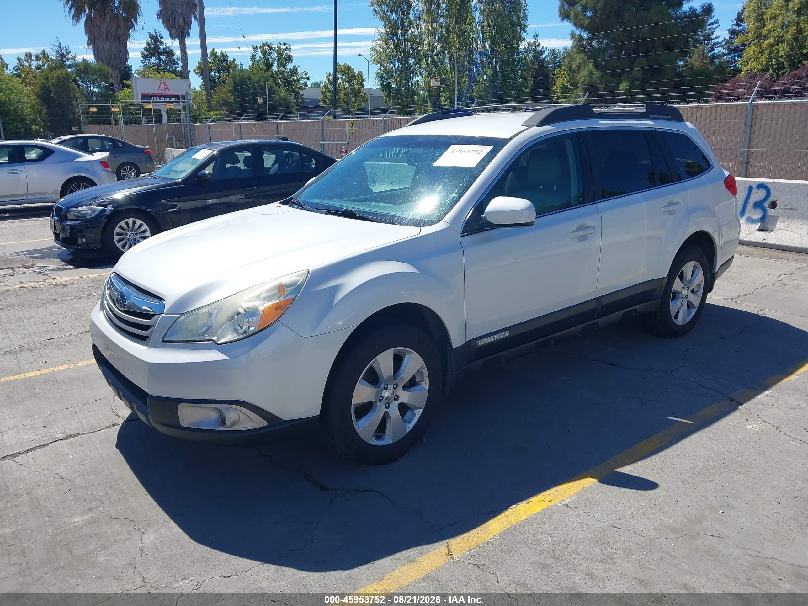 2012 Subaru Outback 2.5i Premium White vin: 4S4BRBBC7C3207159