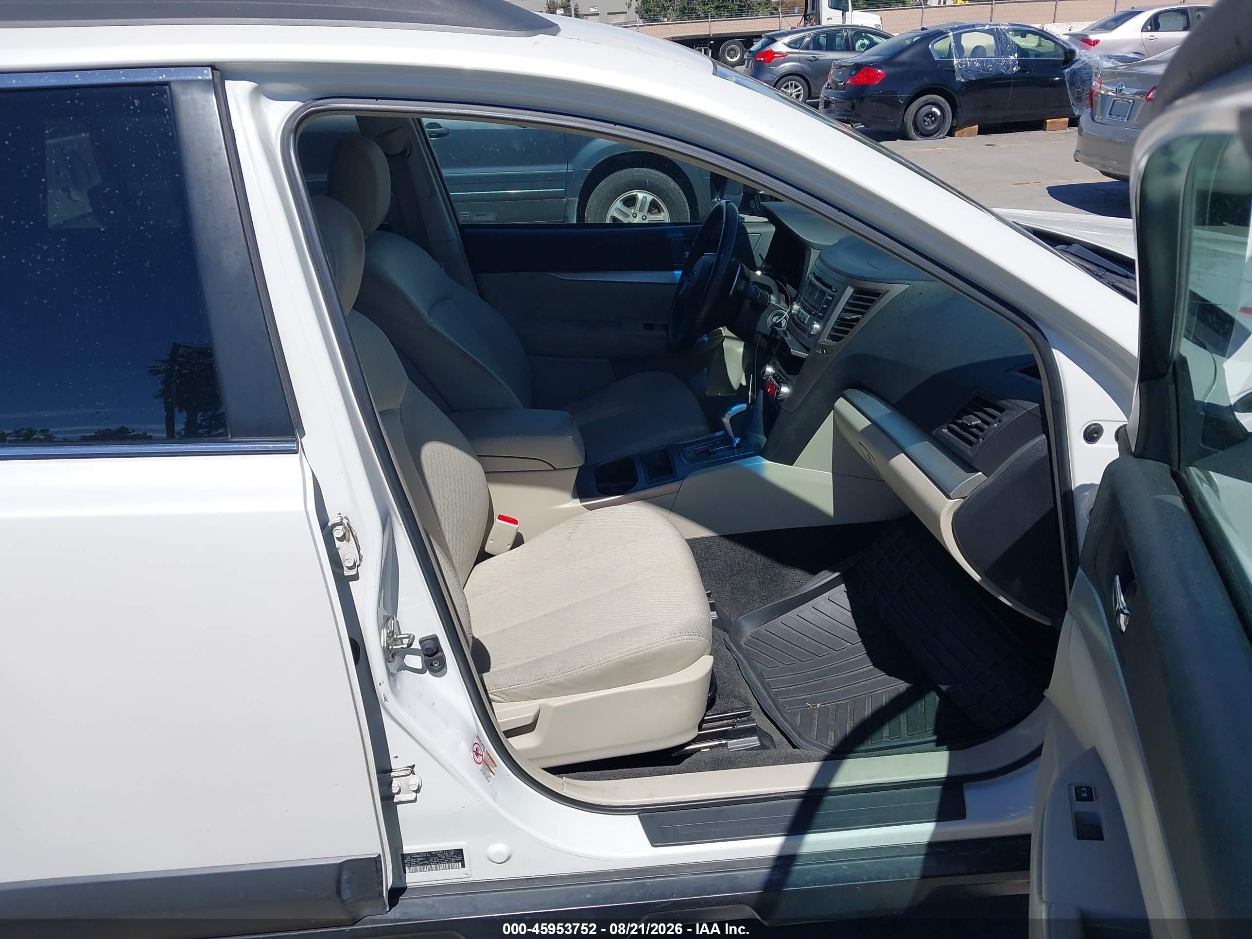 2012 Subaru Outback 2.5i Premium White vin: 4S4BRBBC7C3207159