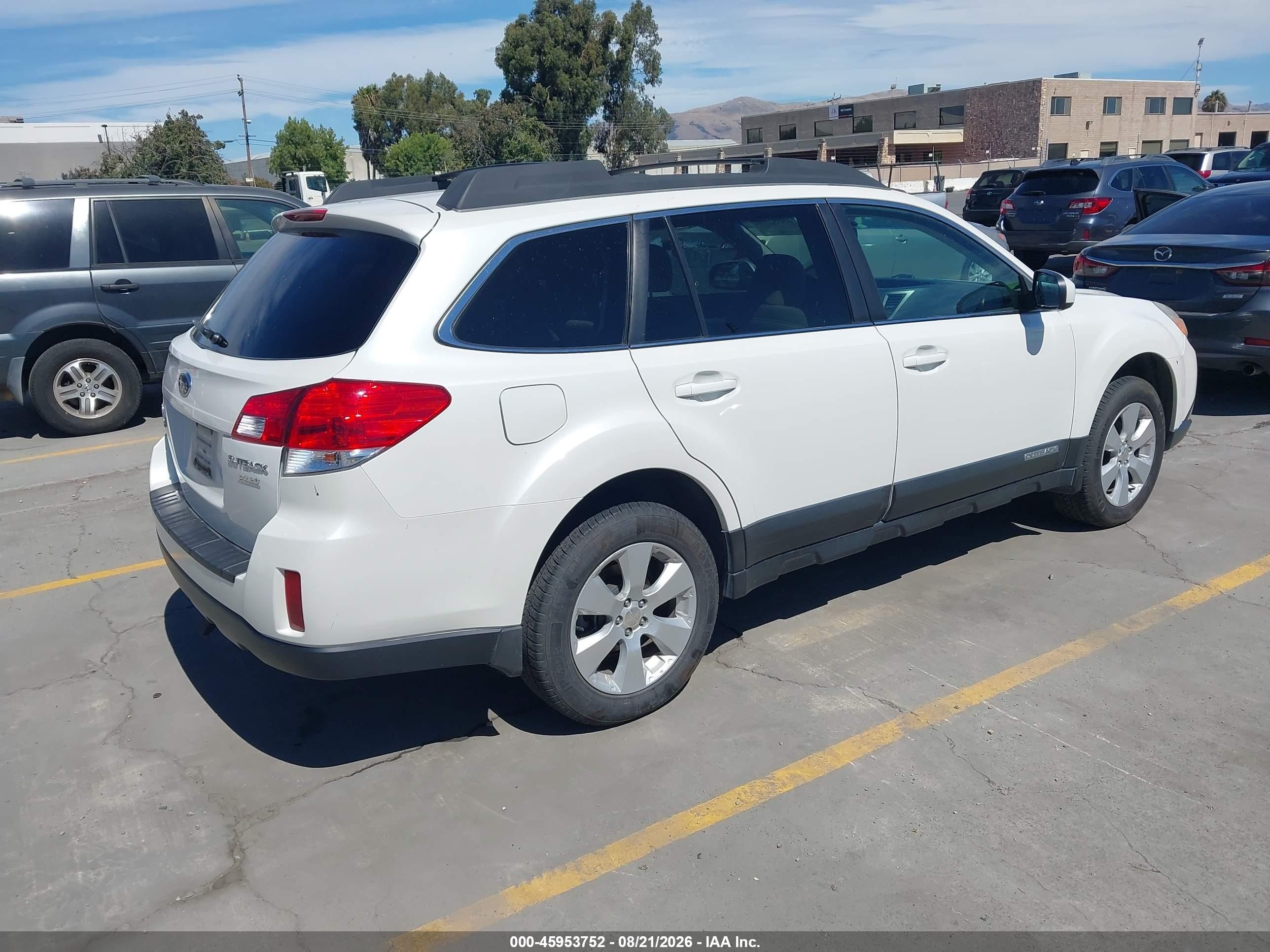 2012 Subaru Outback 2.5i Premium White vin: 4S4BRBBC7C3207159