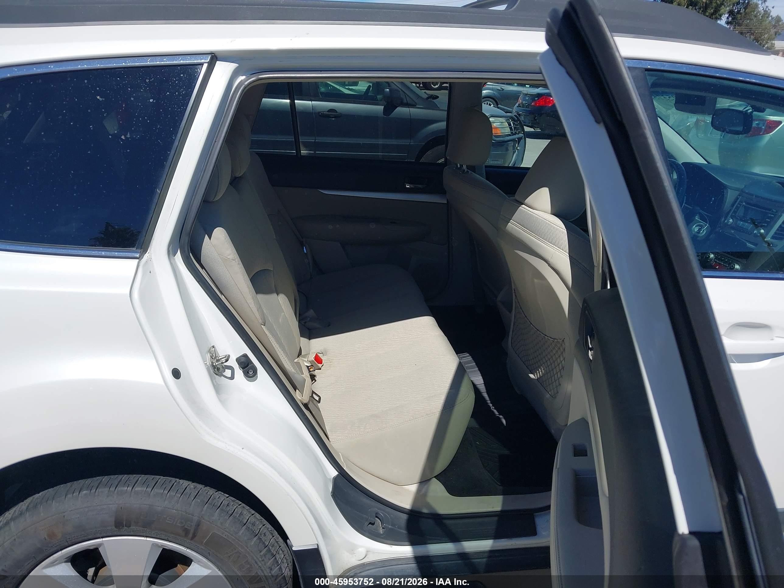 2012 Subaru Outback 2.5i Premium White vin: 4S4BRBBC7C3207159