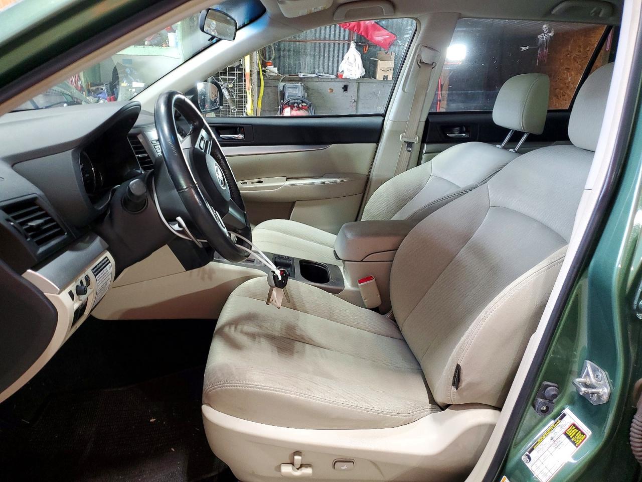 2010 Subaru Outback 2.5i Premium Green vin: 4S4BRBCC0A3324402